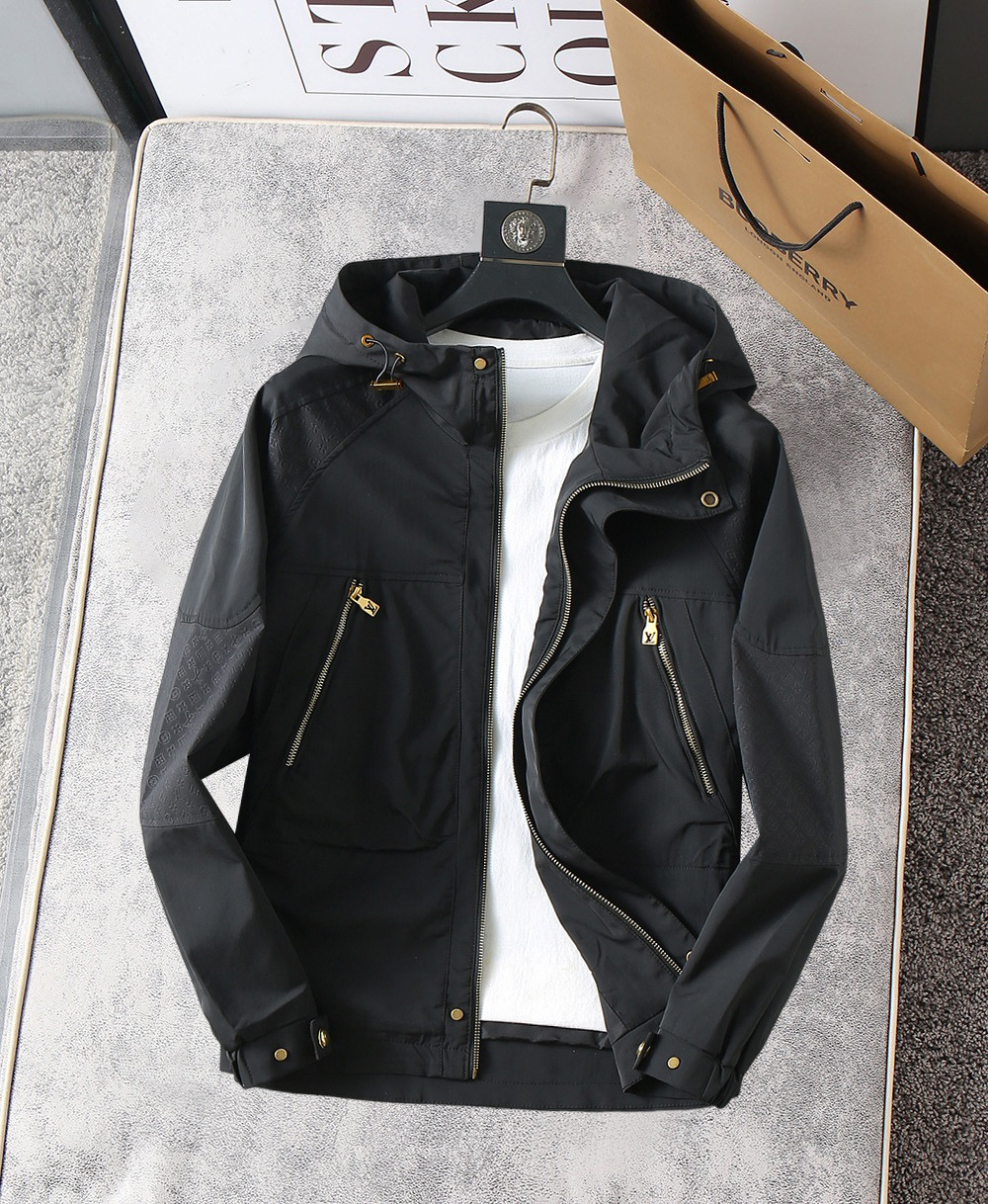 NO:762008,LV 2026 spring new jacket, the new product on the show is in perfect condition, comfortable and warm, complete with three labels, full and attractive color, very outstanding design, easily upgrades the fashion sense, extremely elegant and rigorous workmanship, neat and meticulous wiring!  A masterpiece from a famous designer!  The upper body does not look bloated and is super handsome!  Available size M ~ XXXL,,louis vuitton,jackets & coats,jackets & coats,19860909LV 2026开春新款夹克外套,秀场新品品相非常完美,舒适保暖,三标齐全色泽饱满诱人,非常出彩的设计,轻松将时髦感进阶,做工极为考究严谨,走线工整细致！大牌设计师巨作！上身不显臃肿、超级帅气！现货码数M ～ XXXL,,louis vuitton,jackets & coats,jackets & coats,,Men's clothing