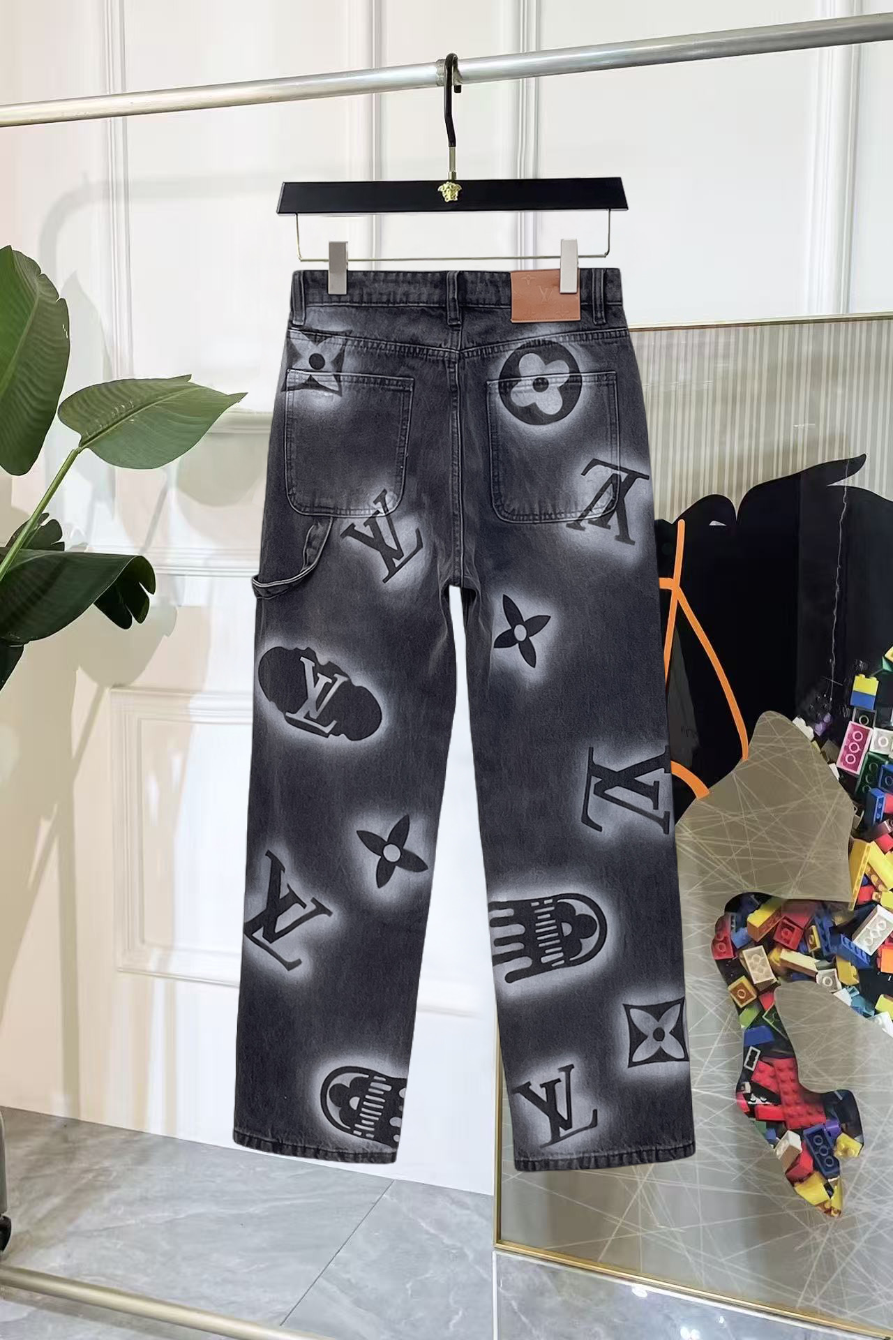 Alternative view of Louis Vuitton Jeans 08776
