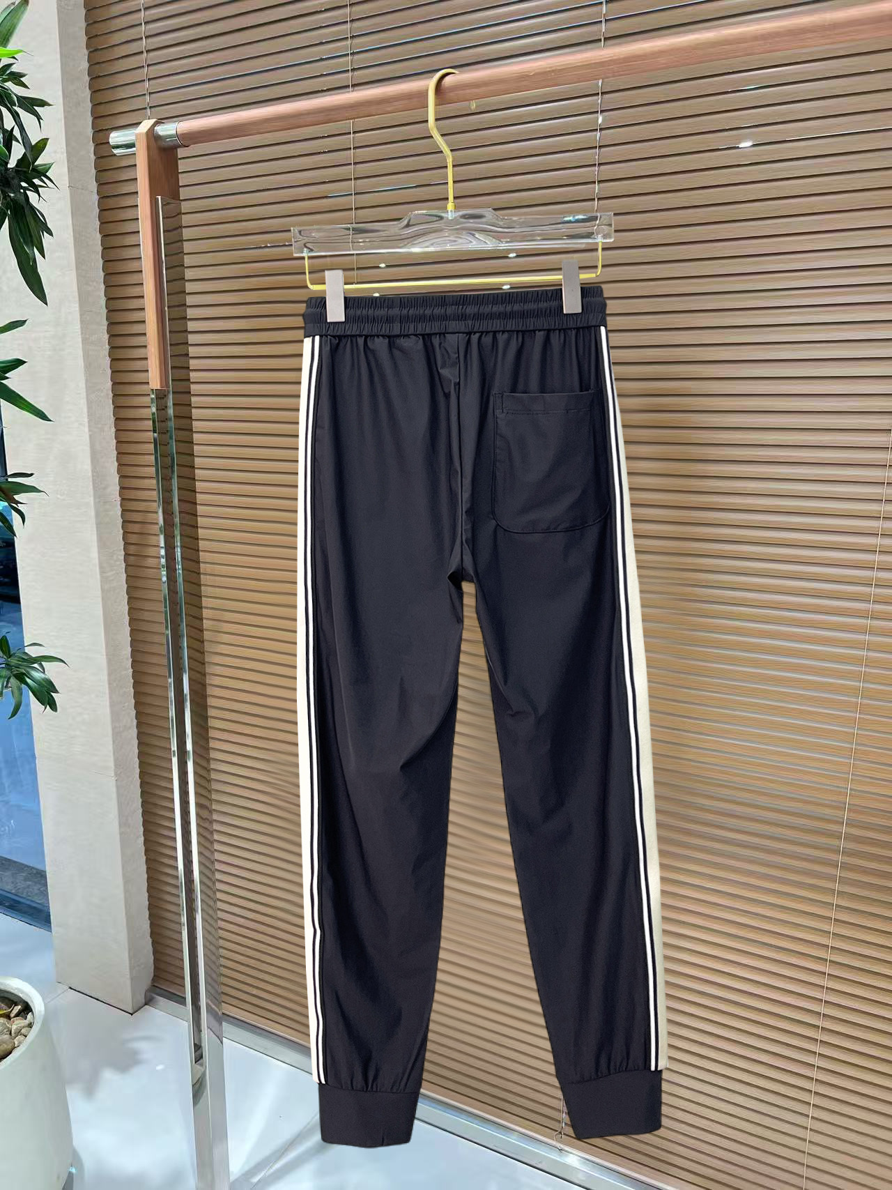 Alternative view of Louis Vuitton Pants 04924