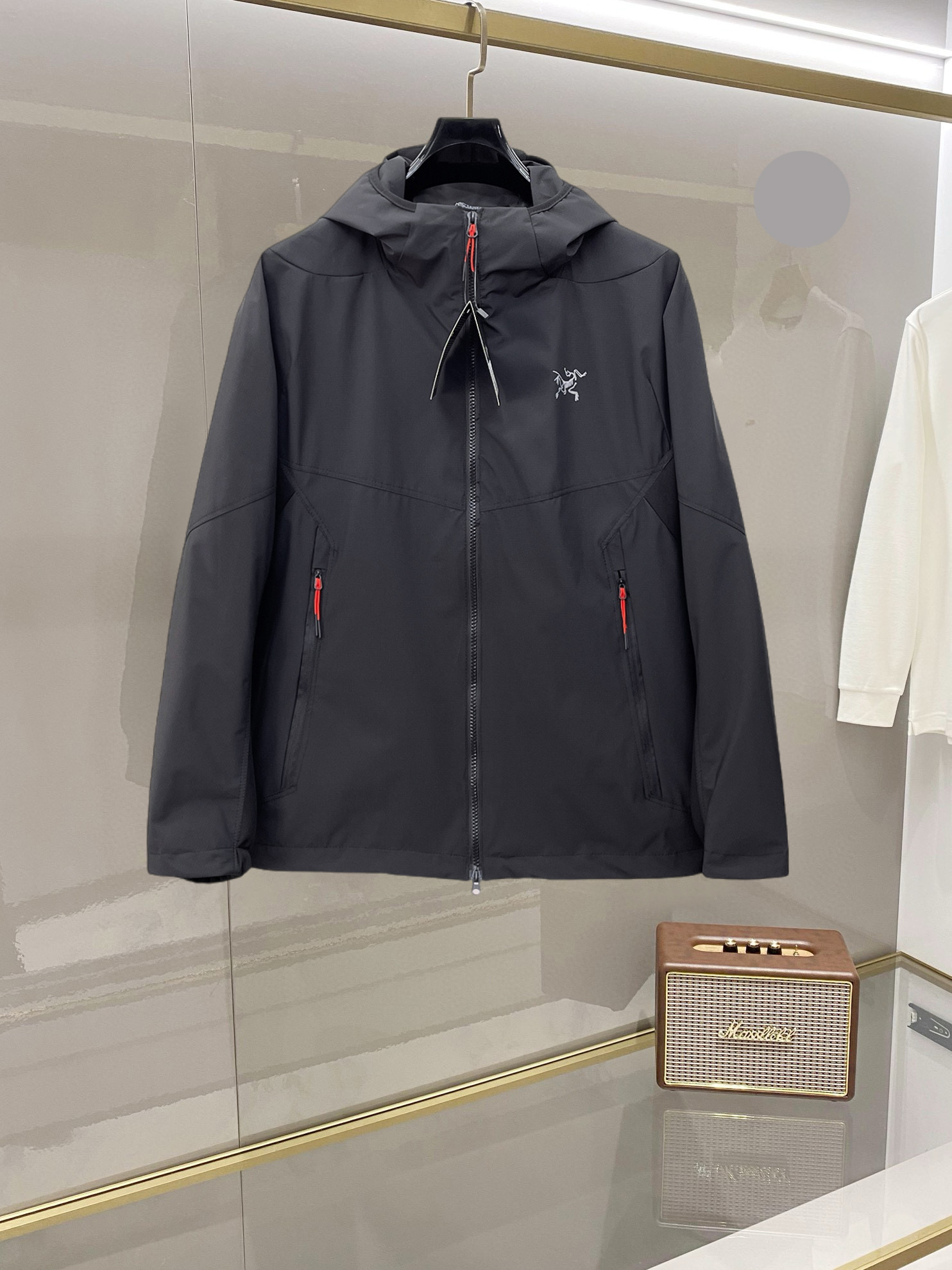 NO:955593,Arc'teryx 2026 new spring jacket, the new product on the show is in perfect condition, comfortable and warm, complete with three colors, full and attractive colors, very outstanding design, easily upgrades the fashion sense, extremely elegant and rigorous workmanship, neat and meticulous wiring!  A masterpiece from a famous designer!  The upper body does not look bloated and is super handsome!  Spot size M ~ XXXL,arc'teryx,jackets & coats,jackets & coats,19860909始祖鸟 2026开春新款夹克外套,秀场新品品相非常完美,舒适保暖,三标齐全色泽饱满诱人,非常出彩的设计,轻松将时髦感进阶,做工极为考究严谨,走线工整细致！大牌设计师巨作！上身不显臃肿、超级帅气！现货码数M ～ XXXL,arc'teryx,jackets & coats,jackets & coats,,Men's clothing