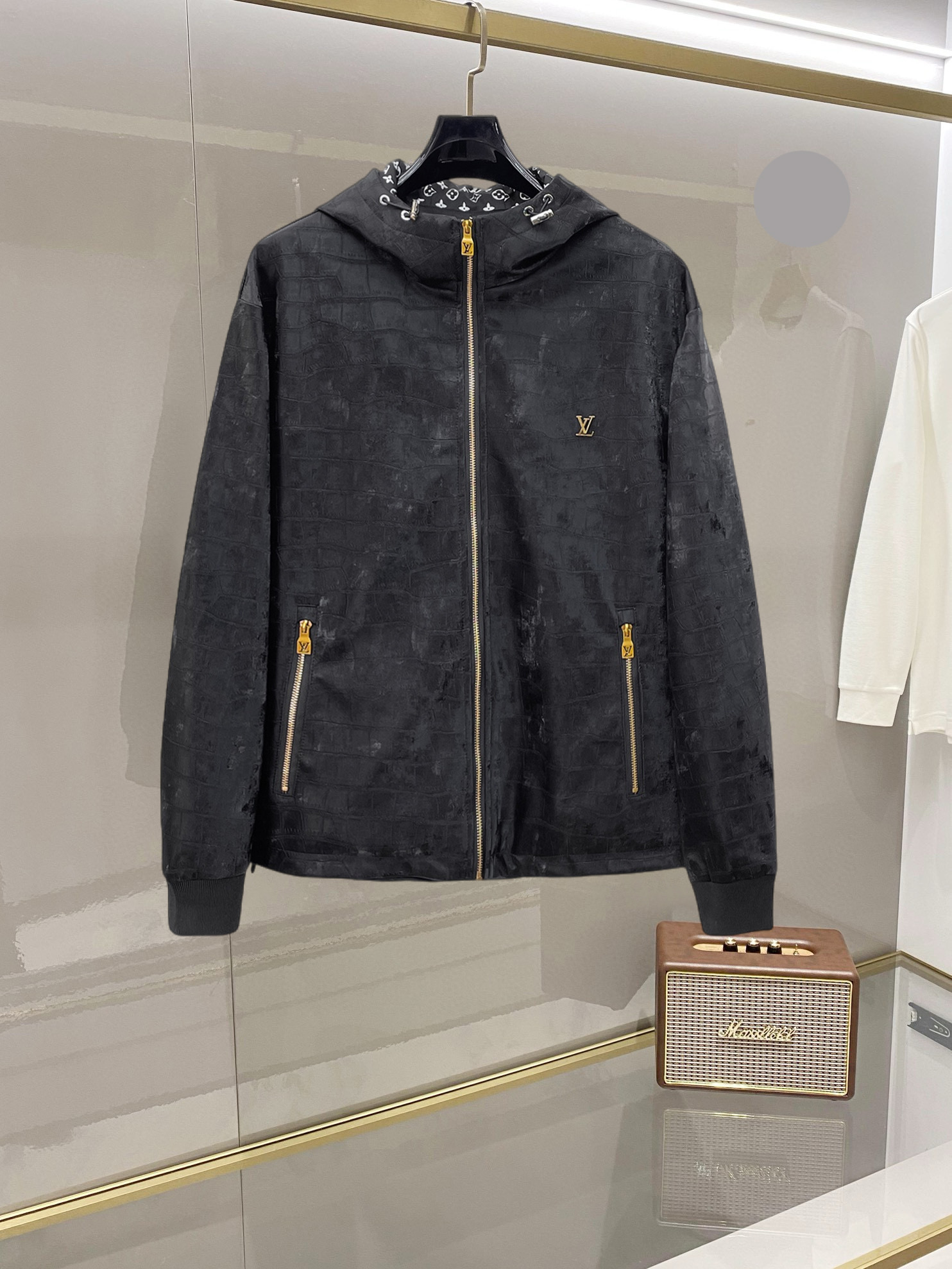NO:955608,The same style on the LV official website, on sale simultaneously!  2026 spring new men's leather jackets, high-end version with complete three-standard original order!  Custom-made fabrics at the counter are highly breathable and comfortable, with impeccable details and brand element design concepts, reflecting high quality. It feels delicate and soft!  It presents a casual cut and the upper body shape is awesome!  Size M～3XL, the maximum weight is 200 pounds, please state your height and weight when placing an order.,,louis vuitton,jackets & coats,jackets & coats,leather jacket,19860909LV 官网同款,同步发售！2026开春新款男士夹克皮衣外套,原单三标齐全高端版本！专柜定制面料 透气舒适度高,细节无可挑剔,品牌元素设计理念,体现高品质.手感细腻柔软！呈现休闲裁剪,上身版型超赞！码数M～3XL最大穿200斤,下单报身高体重.,,louis vuitton,jackets & coats,jackets & coats,leather jacket,,Men's clothing