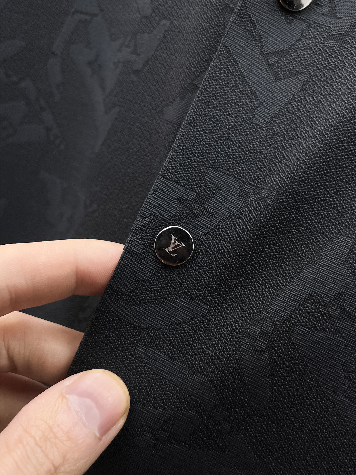 Louis Vuitton LV 高端商务 白领 单位人士必入单品 无痕压胶冰丝休闲商务短袖衬衫 科技面料 冰丝无痕