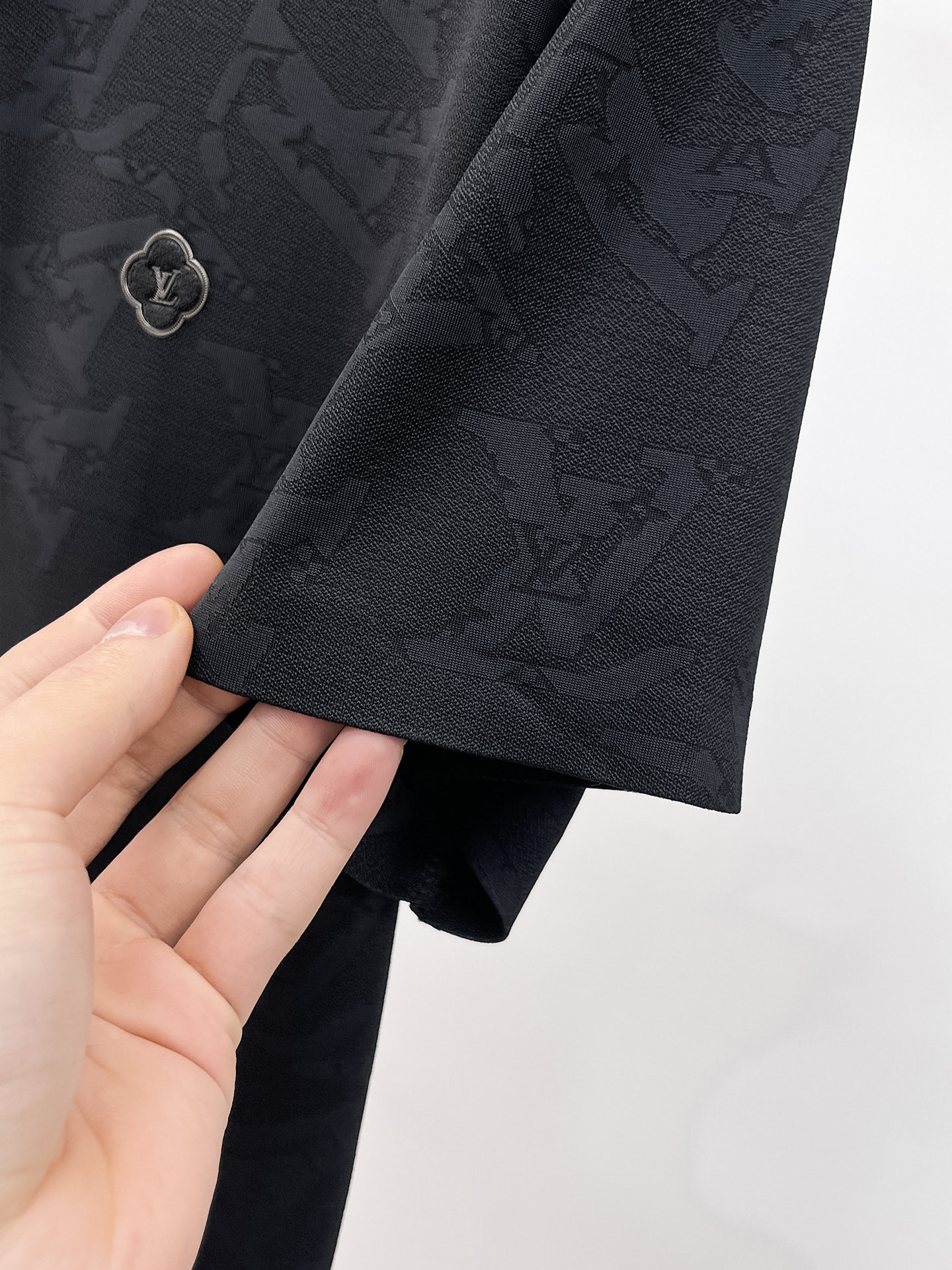 Louis Vuitton LV 高端商务 白领 单位人士必入单品 无痕压胶冰丝休闲商务短袖衬衫 科技面料 冰丝无痕