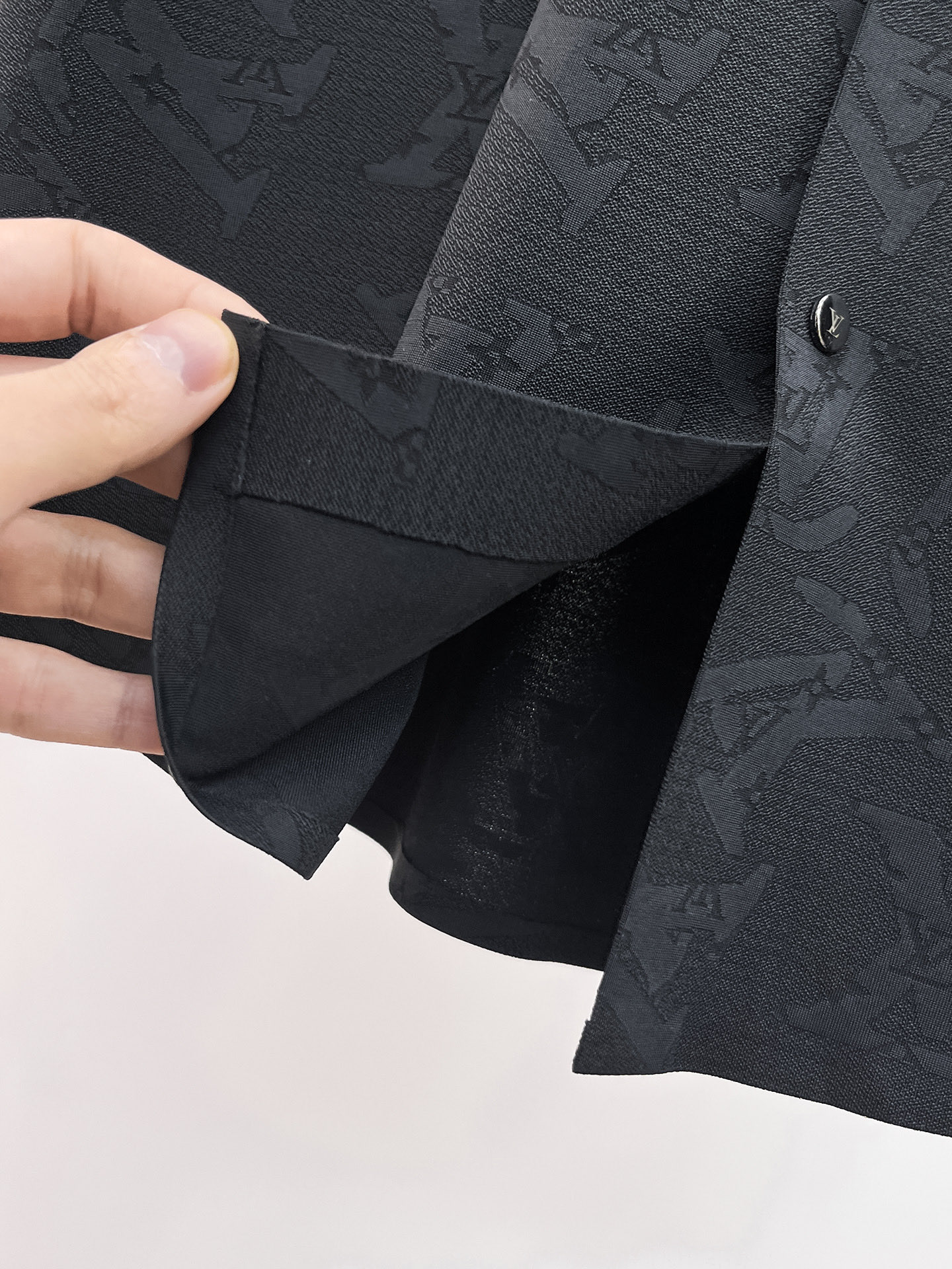 Louis Vuitton LV 高端商务 白领 单位人士必入单品 无痕压胶冰丝休闲商务短袖衬衫 科技面料 冰丝无痕