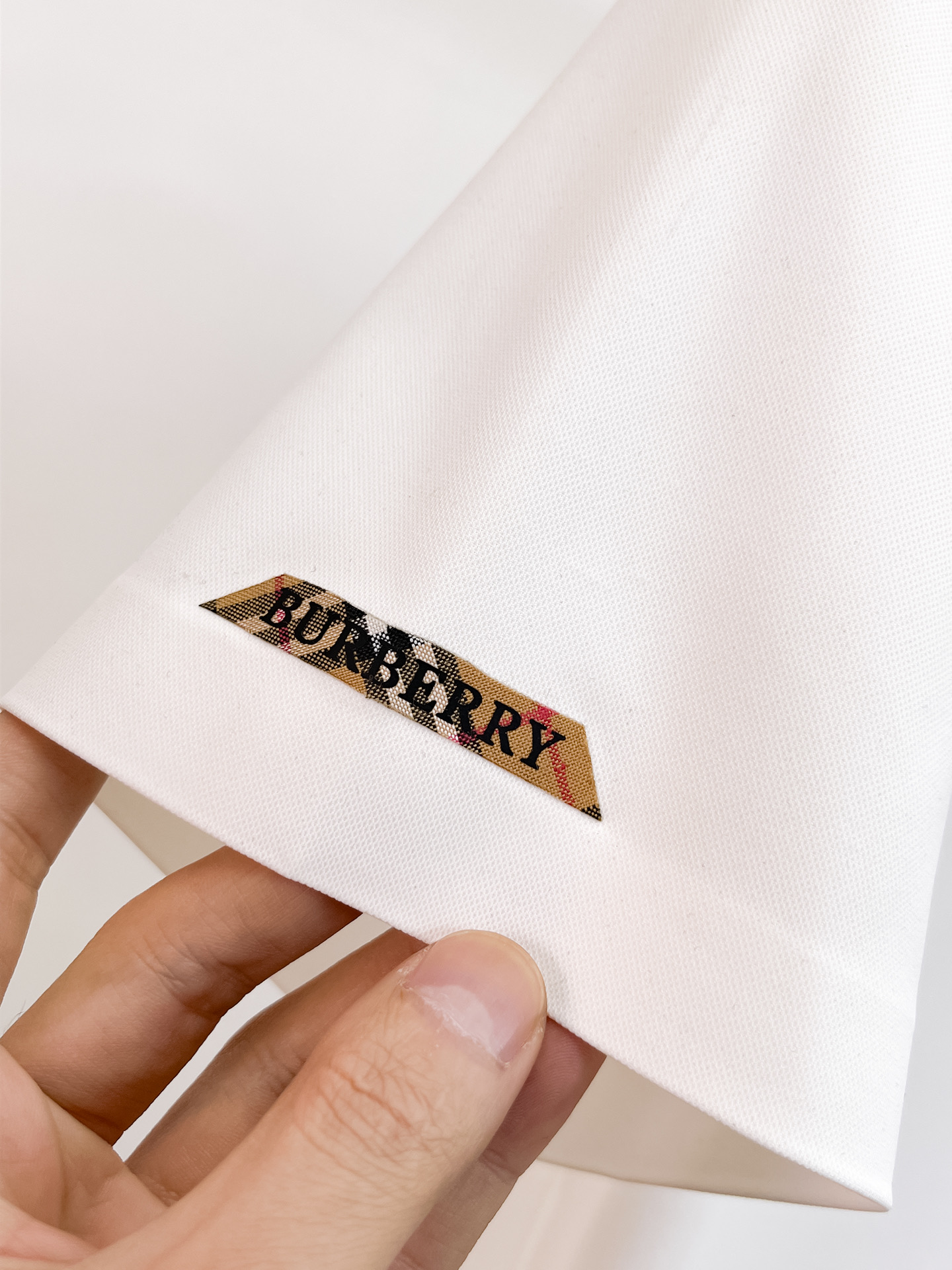 Burberry 巴宝莉 高端商务 白领 单位人士必入单品 无痕压胶冰丝休闲商务短袖衬衫 科技面料