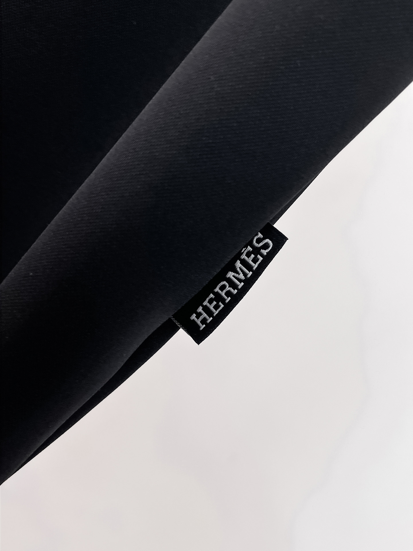 Hermès 爱马仕 高端商务 白领 单位人士必入单品 无痕压胶冰丝休闲商务短袖衬衫 科技面料