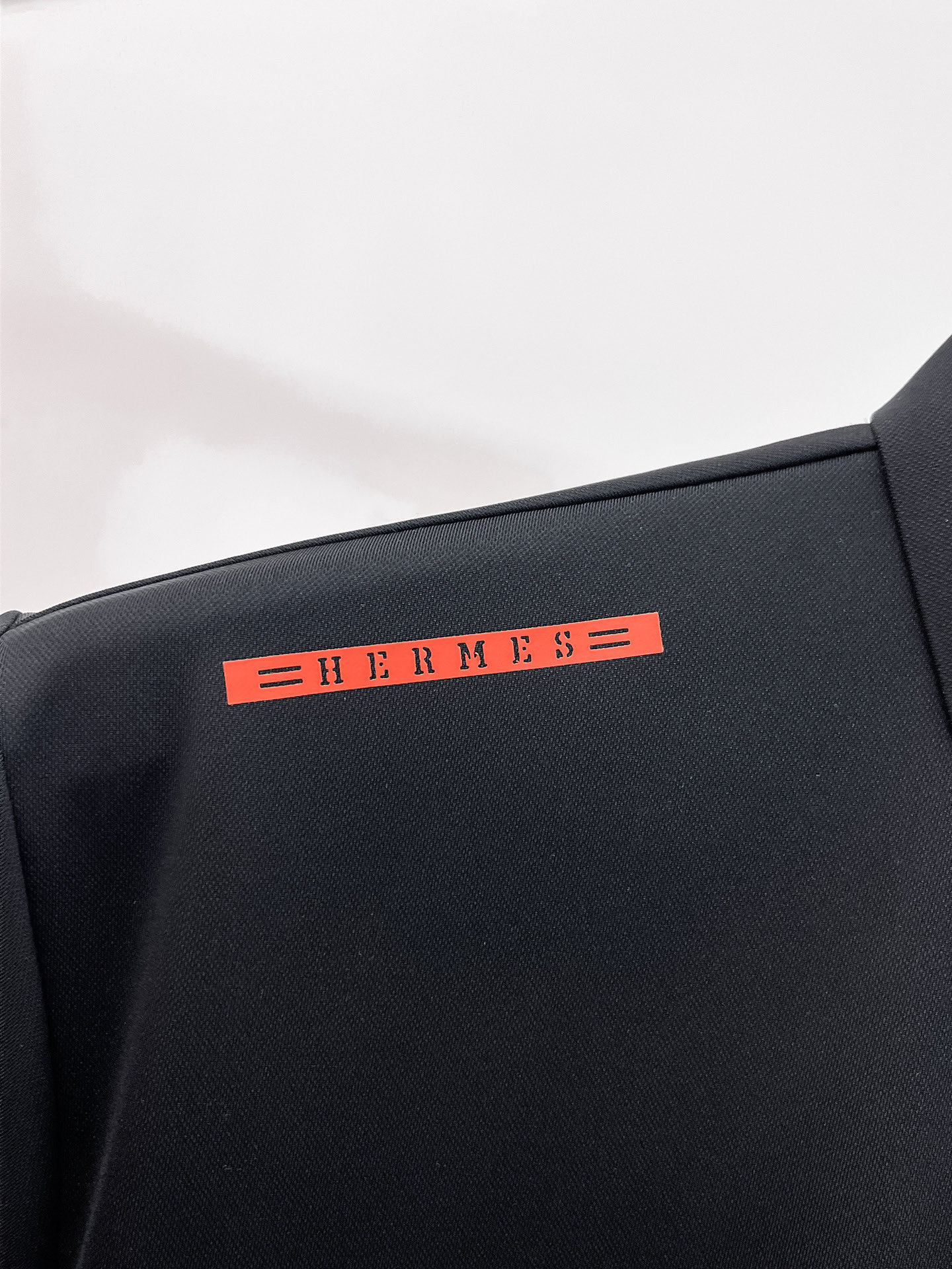 Hermès 爱马仕 高端商务 白领 单位人士必入单品 无痕压胶冰丝休闲商务短袖衬衫 科技面料