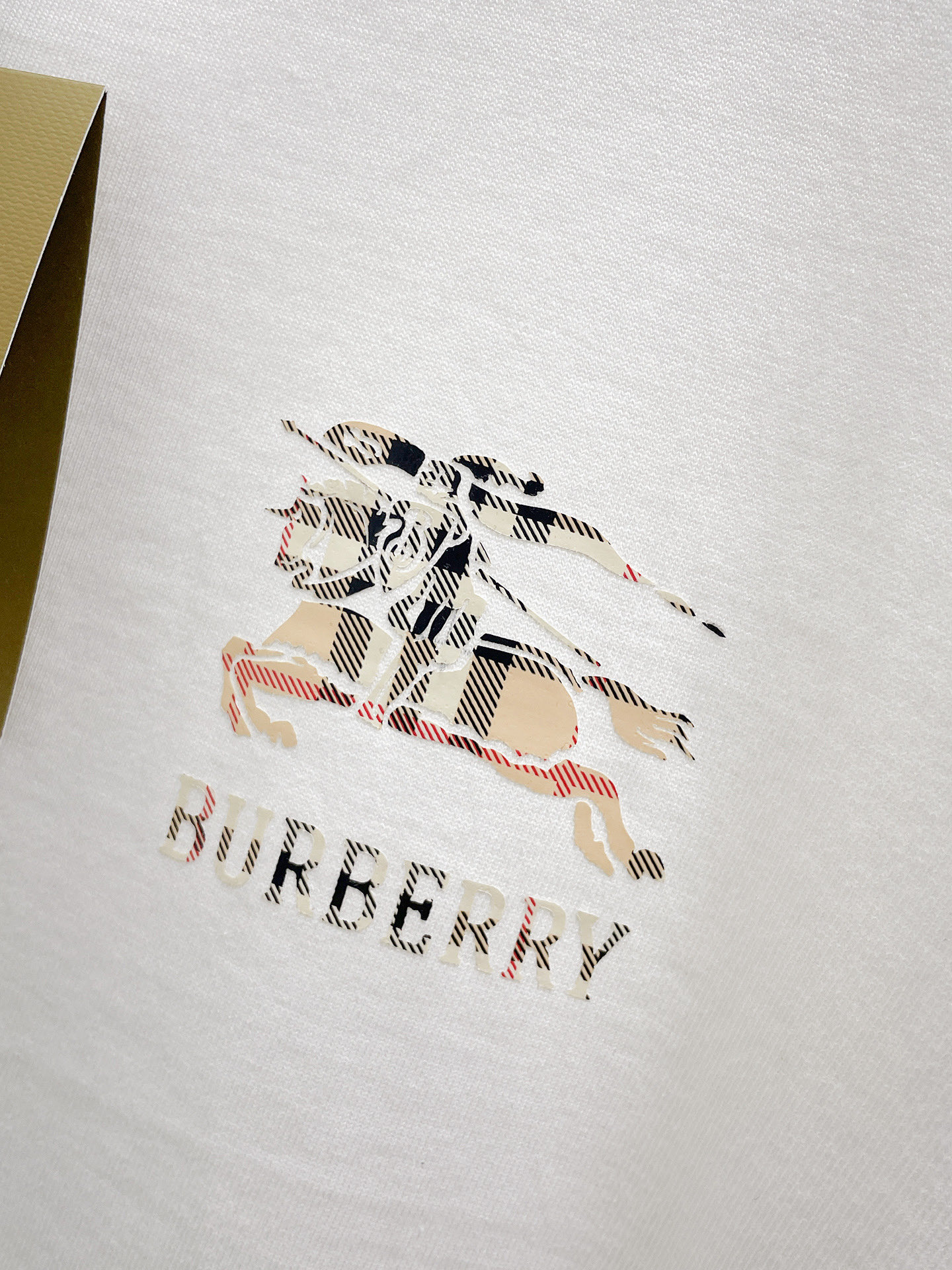 Burberry 巴宝莉 2026ss夏季新款发布 圆领短袖T恤 纯棉短袖 穿上就是舒适自在又显瘦的存在
