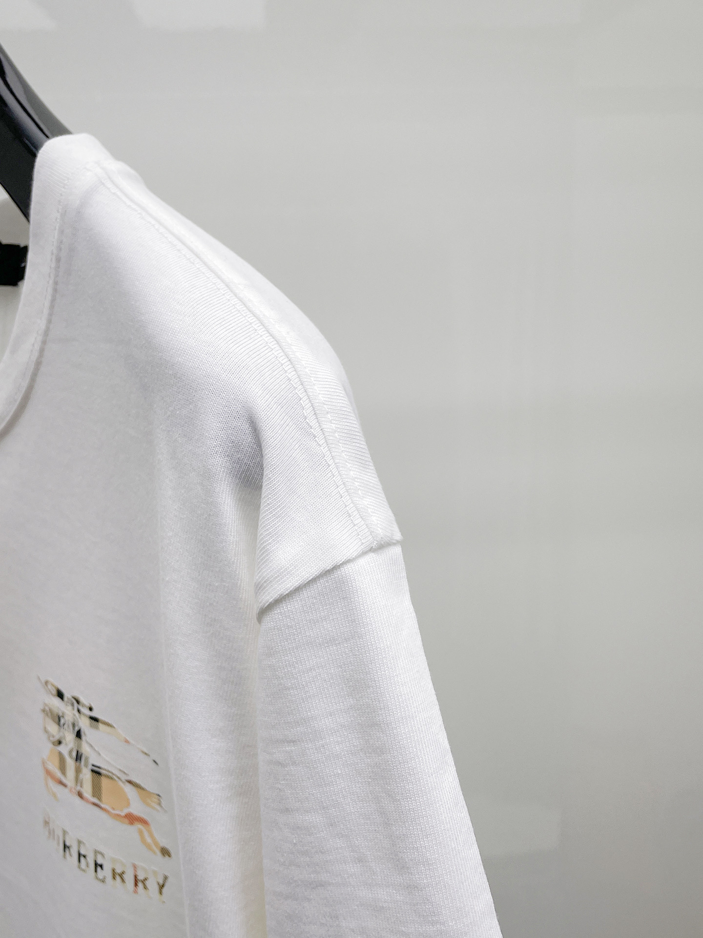 Burberry 巴宝莉 2026ss夏季新款发布 圆领短袖T恤 纯棉短袖 穿上就是舒适自在又显瘦的存在