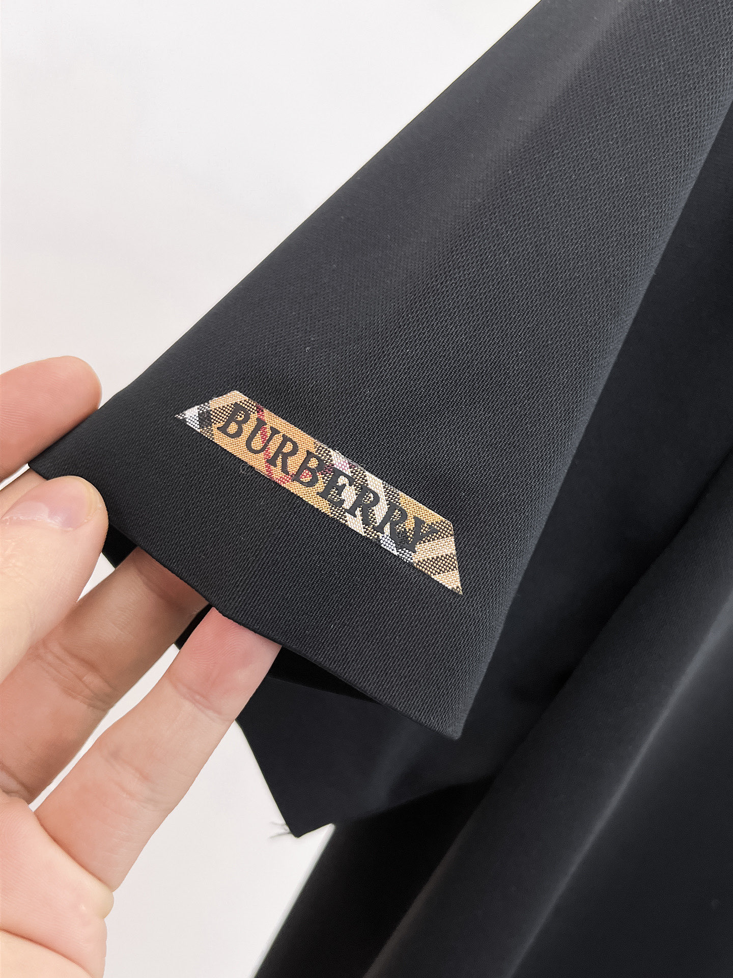 Burberry 巴宝莉 高端商务 白领 单位人士必入单品 无痕压胶冰丝休闲商务短袖衬衫 科技面料