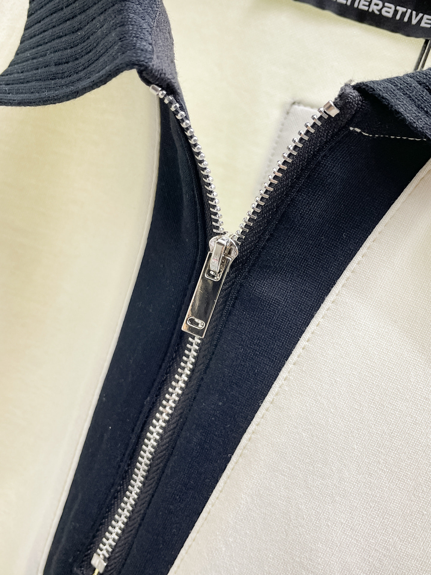 Louis Vuitton LV 2026ss夏季新款字母logo男士翻领Polo衫 商务男款 高端男装的天花板级别的商务男款 简约 不失优雅
