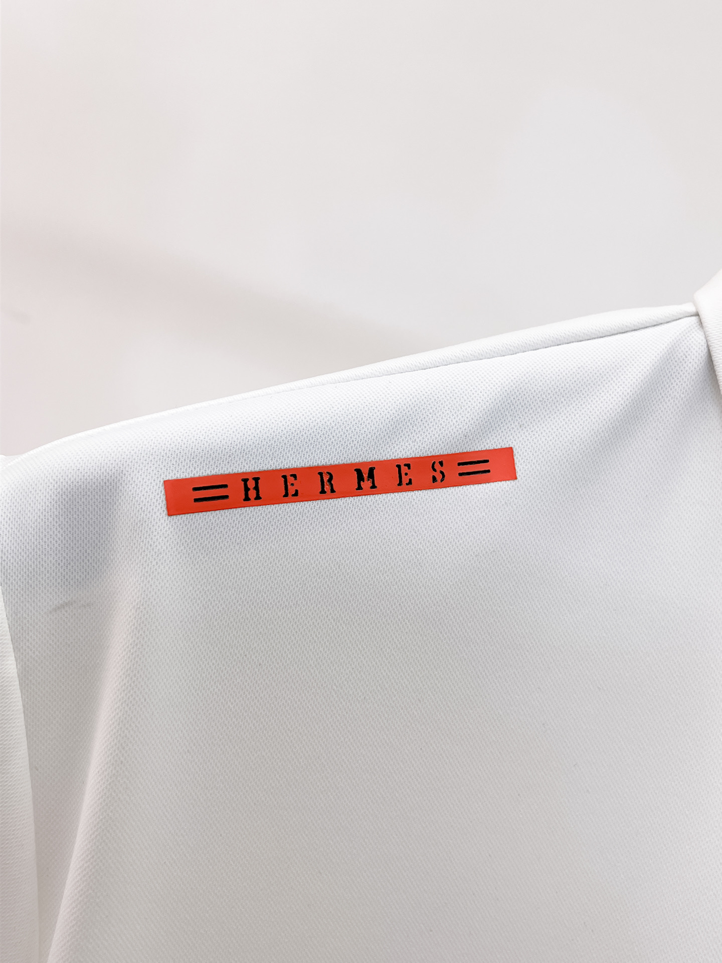 Hermès 爱马仕 高端商务 白领 单位人士必入单品 无痕压胶冰丝休闲商务短袖衬衫 科技面料