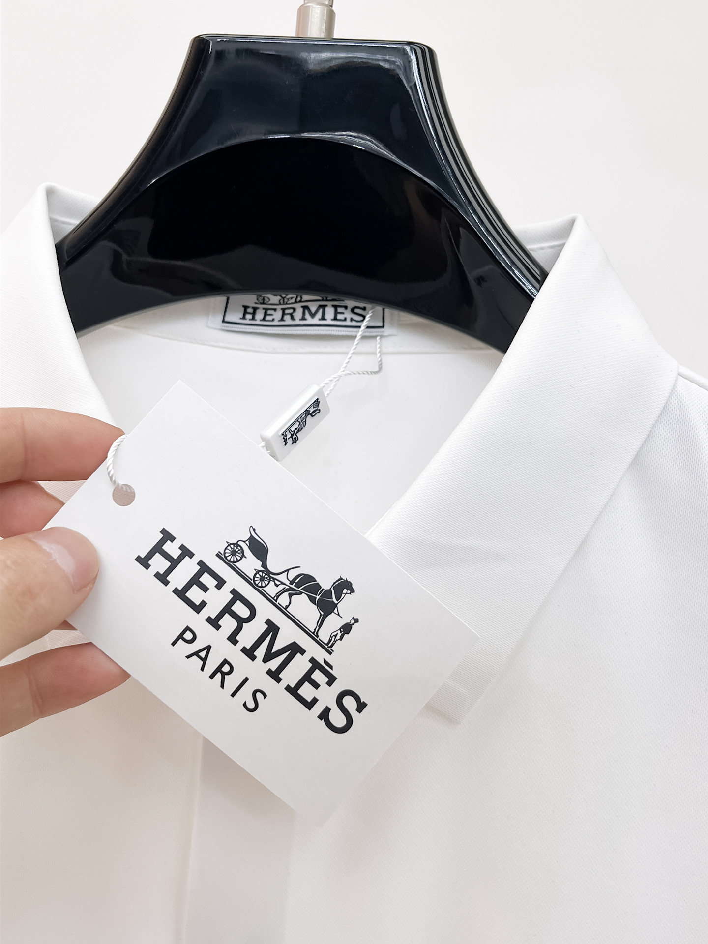 Hermès 爱马仕 高端商务 白领 单位人士必入单品 无痕压胶冰丝休闲商务短袖衬衫 科技面料