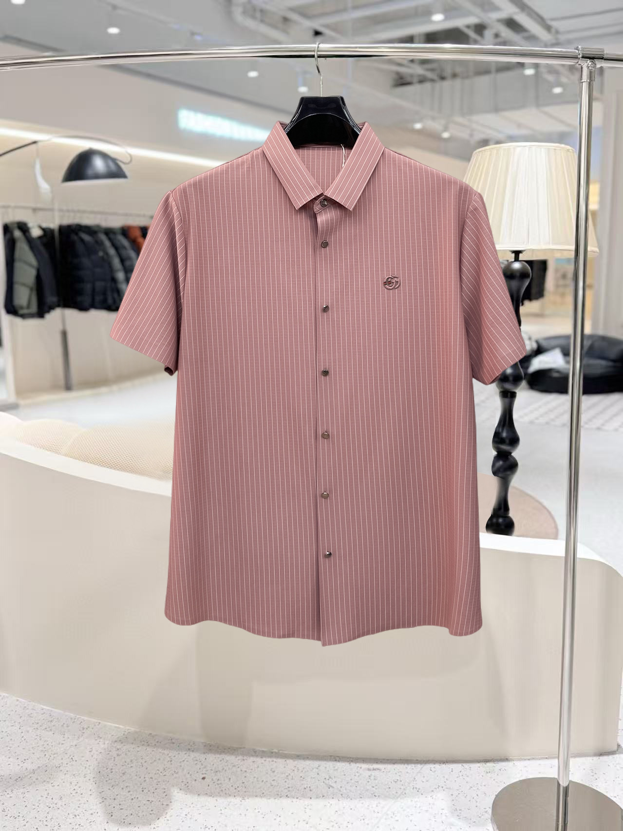 Alternative view of T-Shirt 01672