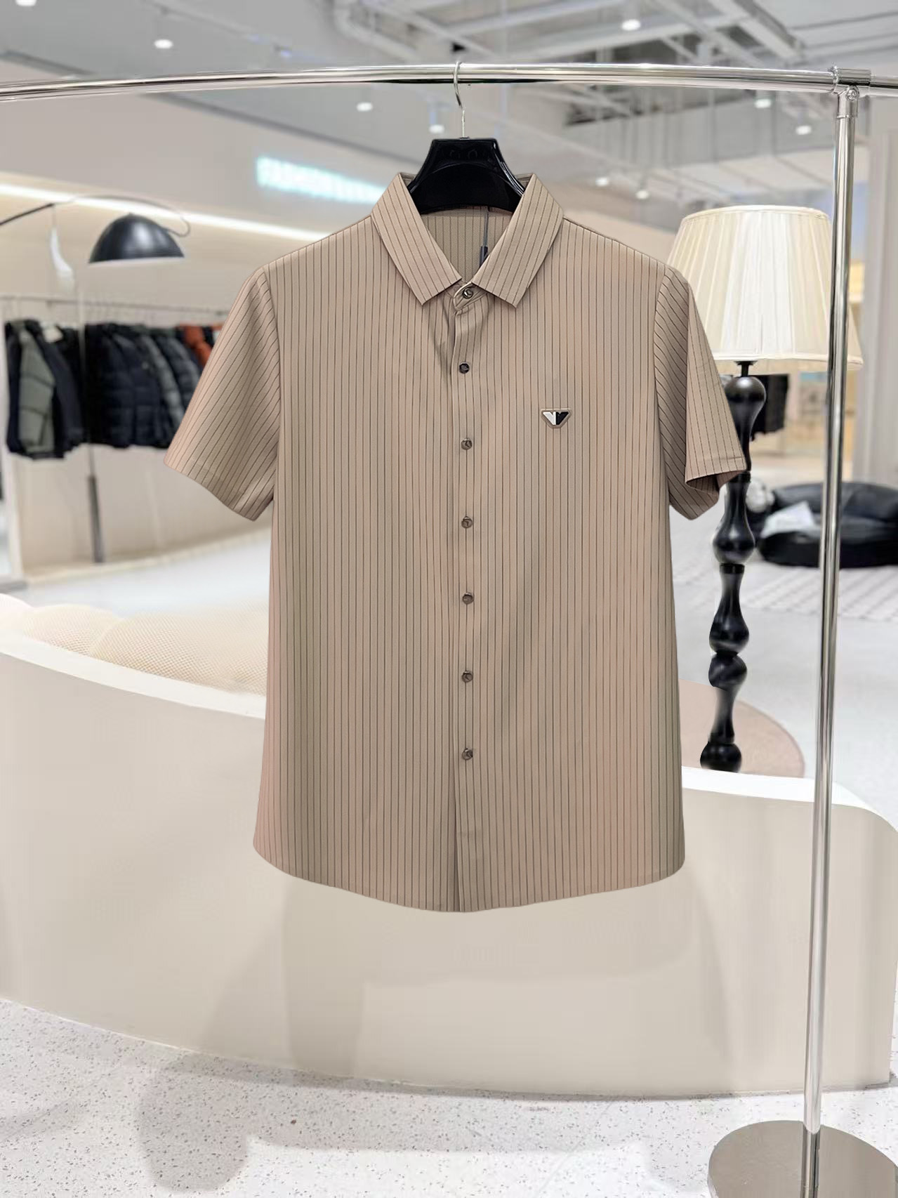 Alternative view of T-Shirt 01652