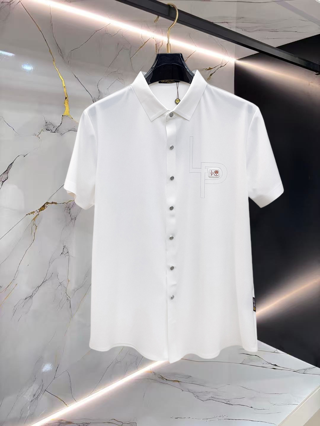 Alternative view of T-Shirt 08843