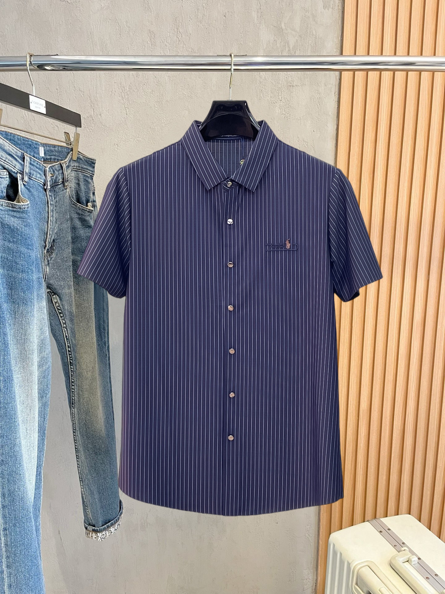 Alternative view of T-Shirt 07505