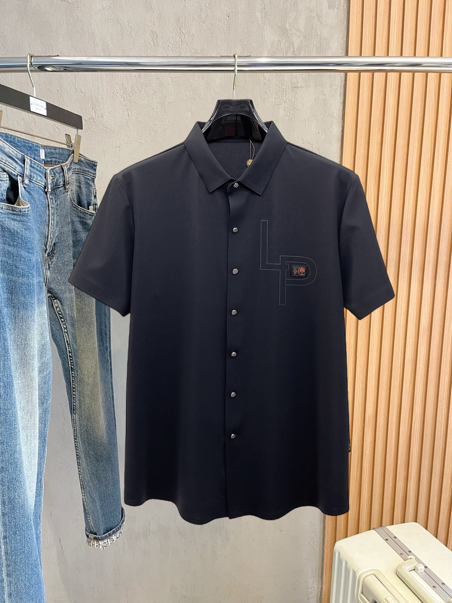 Alternative view of T-Shirt 07492