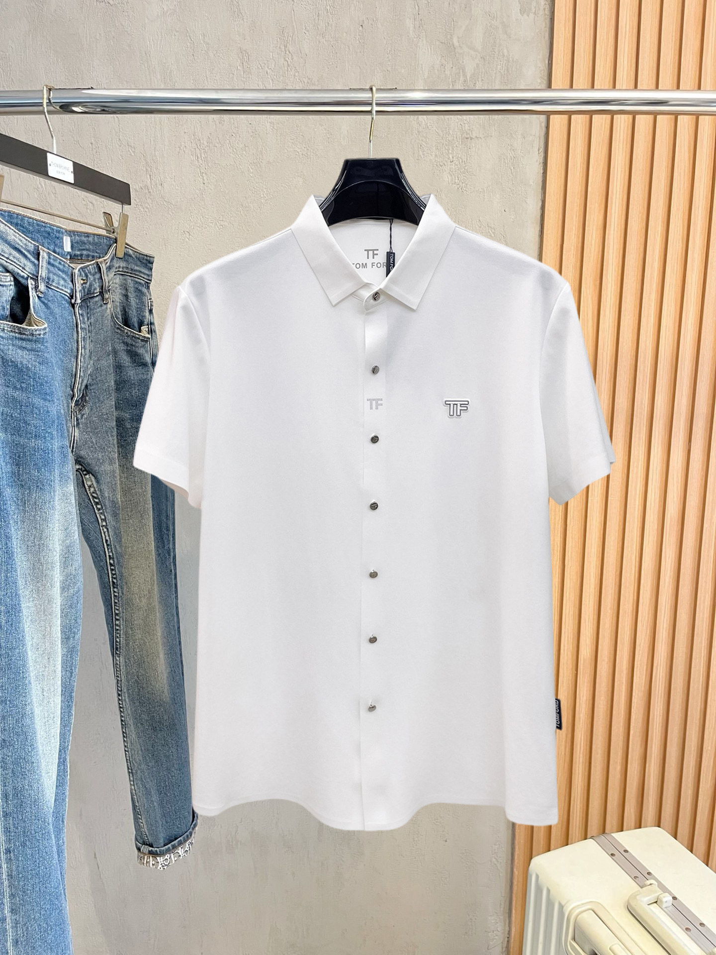 Alternative view of T-Shirt 07557