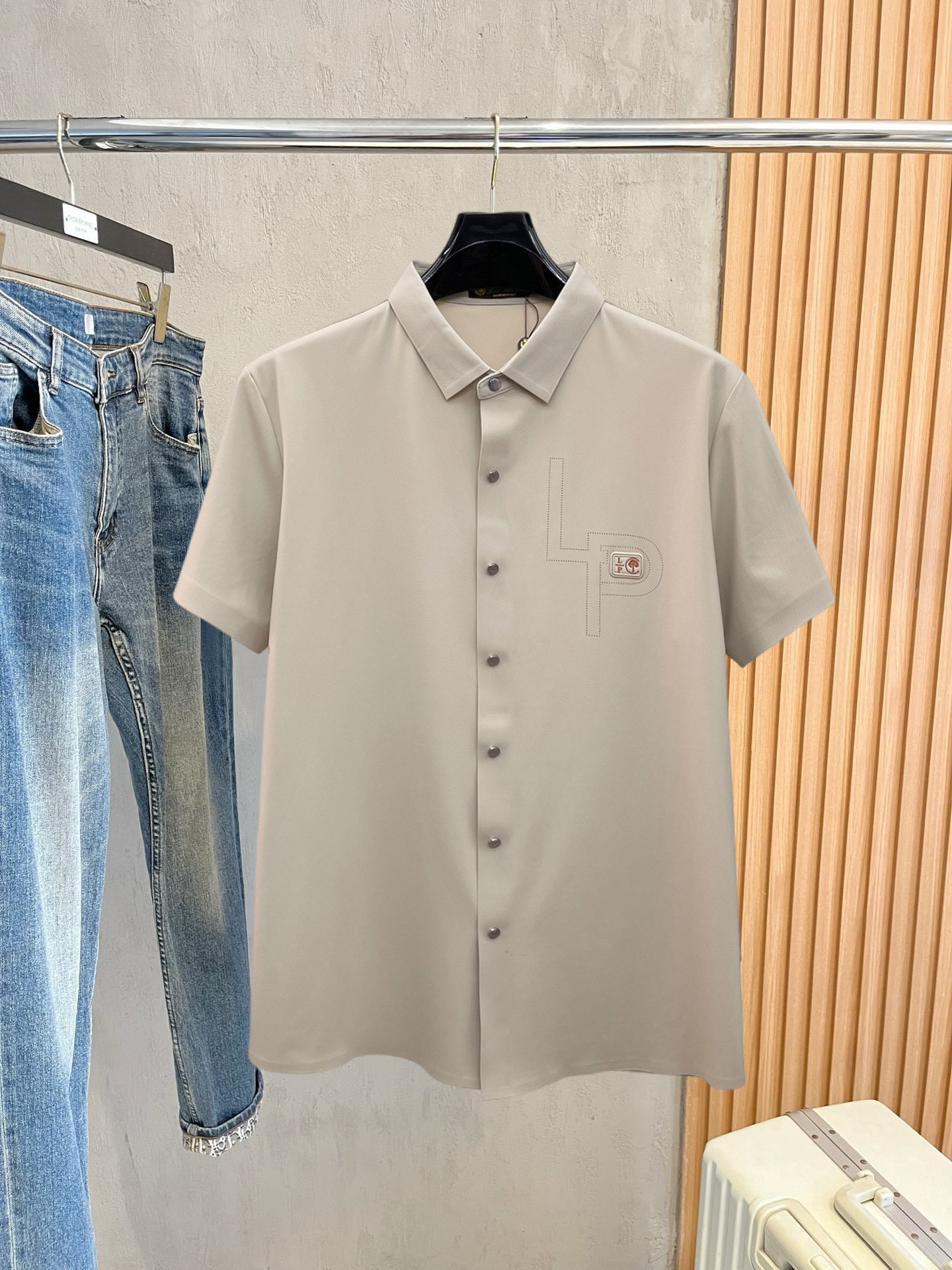 Alternative view of T-Shirt 07553