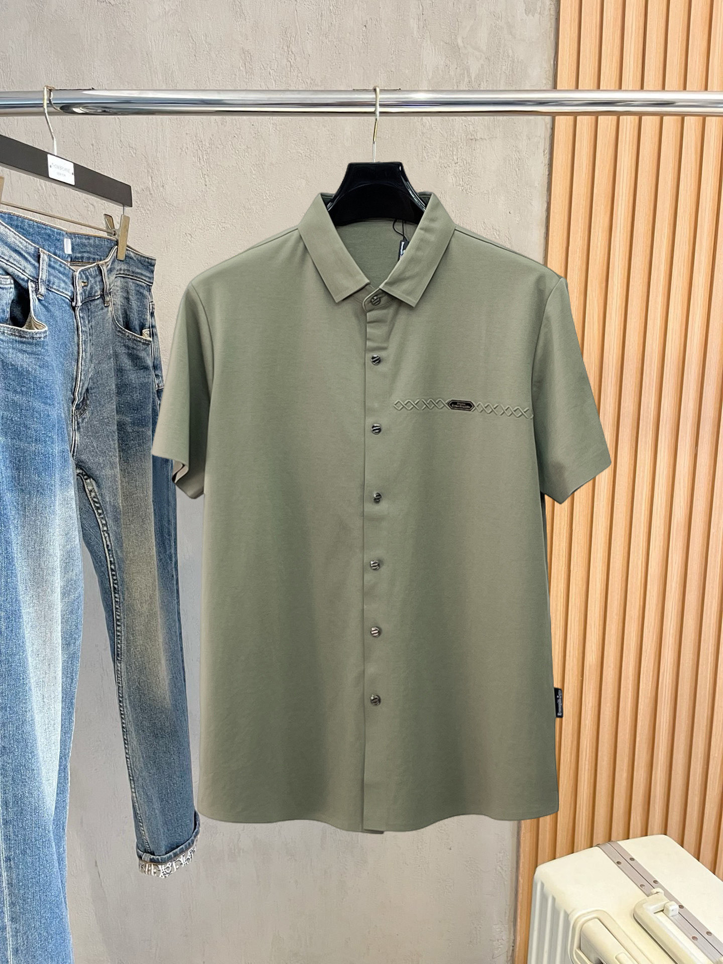 Alternative view of T-Shirt 07523