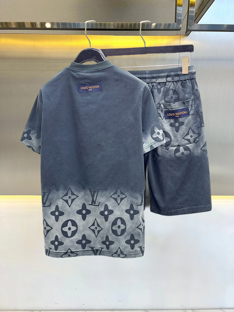 Alternative view of Louis Vuitton T-Shirt 06344