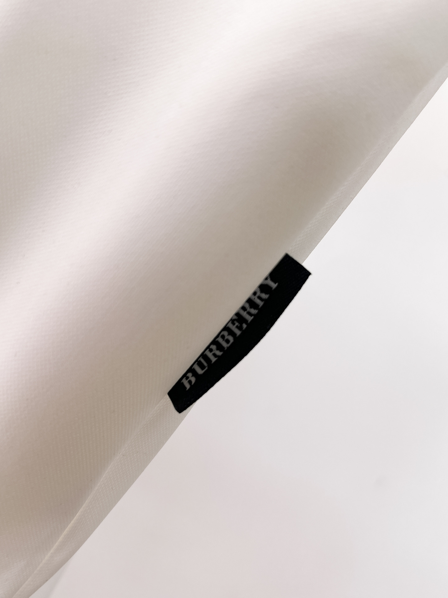 Burberry 巴宝莉 高端货商务 白领 单位人士必入单品 珠地面料休闲商务短袖Polo 科技面料
