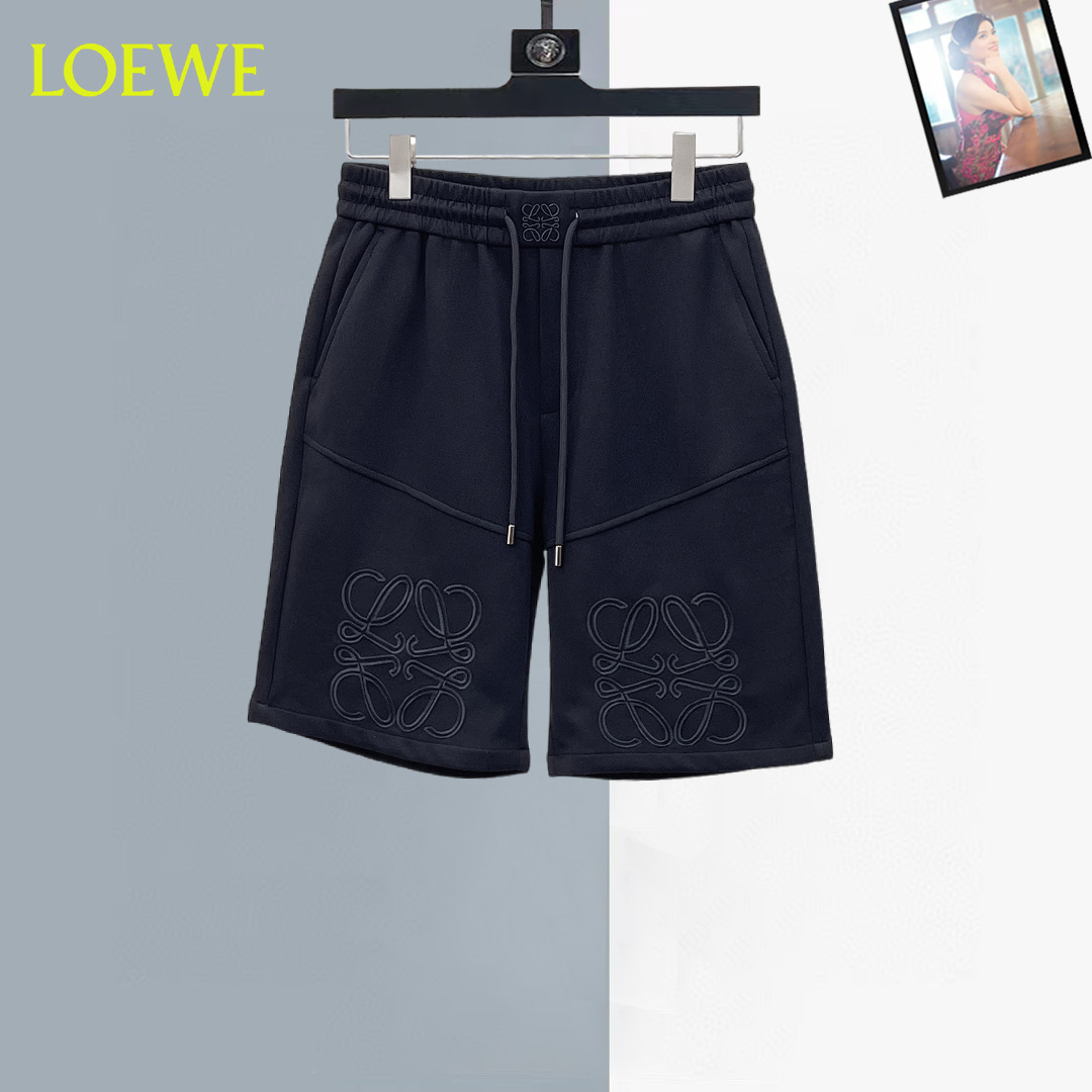 NO:930805,Loewe 2026ss summer new original counter casual shorts, luxury classic brand original LOGO accessories, counter best-selling model, very comfortable to wear, low-key yet luxurious, very classy to wear. Needless to say, the trousers style and tailoring. The upper body is exquisite and high-end, first-class and top-quality materials. Really palace-level casual trousers. The cotton of Turkey is of outstanding quality. After heavy washing, the pants are very soft!  Don't be picky, the upper body is absolutely stylish and extremely luxurious. Please quote your height and weight when ordering sizes M-3XL.,,loewe,shorts,19860909罗意威 2026ss夏季新款原单专柜休闲短裤,奢华经典品牌原版LOGO配饰 专柜热销款 身穿着非常舒适 低调不失奢华 穿出去非常有档次 裤型款式和裁剪亦无需多言 上身精致跃然高档一等一顶级质料 真正殿堂级的休闲裤 选用土耳其的棉花品质卓然,经过重水洗使得裤子很柔软！不挑人 上身绝对的有型 极度奢华. 尺码M-3XL下单报身高体重.,,loewe,shorts,,Men's clothing