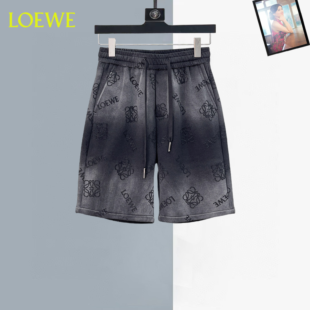 NO:930746,Loewe 2026ss summer new original counter casual shorts, luxury classic brand original LOGO accessories, counter best-selling model, very comfortable to wear, low-key yet luxurious, very classy to wear. Needless to say, the trousers style and tailoring. The upper body is exquisite and high-end, first-class and top-quality materials. Really palace-level casual trousers. The cotton of Turkey is of outstanding quality. After heavy washing, the pants are very soft!  Don't be picky, the upper body is absolutely stylish and extremely luxurious. Please quote your height and weight when ordering sizes M-3XL.,,loewe,shorts,19860909罗意威 2026ss夏季新款原单专柜休闲短裤,奢华经典品牌原版LOGO配饰 专柜热销款 身穿着非常舒适 低调不失奢华 穿出去非常有档次 裤型款式和裁剪亦无需多言 上身精致跃然高档一等一顶级质料 真正殿堂级的休闲裤 选用土耳其的棉花品质卓然,经过重水洗使得裤子很柔软！不挑人 上身绝对的有型 极度奢华. 尺码M-3XL下单报身高体重.,,loewe,shorts,,Men's clothing