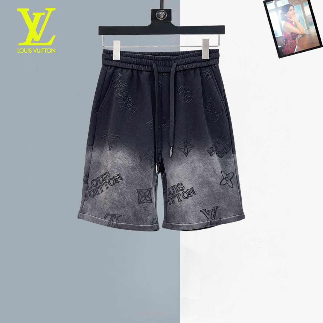 NO:930754,LV 2026ss summer new original counter casual shorts, luxury classic brand original LOGO accessories, counter best-selling model, very comfortable to wear, low-key yet luxurious, very classy to wear. Needless to say the trousers style and tailoring, the upper body is exquisite and high-end, first-class and top-quality materials. Really palace-level casual pants. The cotton of Turkey is selected for its outstanding quality. After heavy washing, the pants are very soft!  Don't be picky. The upper body is absolutely stylish and extremely luxurious. Please quote your height and weight when ordering sizes M-3XL.,,louis vuitton,shorts,19860909LV 2026ss夏季新款原单专柜休闲短裤,奢华经典品牌原版LOGO配饰 专柜热销款 身穿着非常舒适 低调不失奢华 穿出去非常有档次 裤型款式和裁剪亦无需多言 上身精致跃然高档一等一顶级质料 真正殿堂级的休闲裤 选用土耳其的棉花品质卓然,经过重水洗使得裤子很柔软！不挑人 上身绝对的有型 极度奢华. 尺码M-3XL下单报身高体重.,,louis vuitton,shorts,,Men's clothing