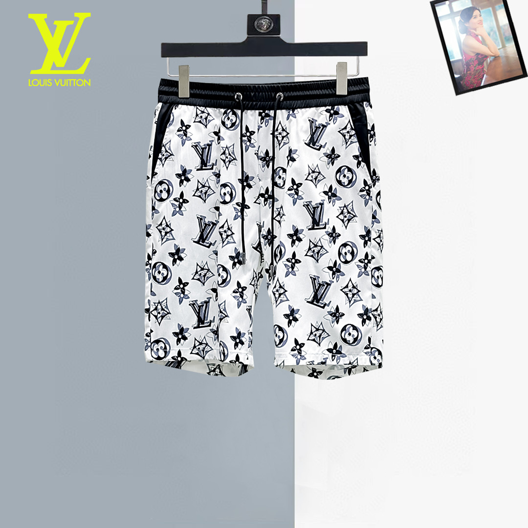 NO:930889,LV 2026ss summer new original counter casual shorts, luxury classic brand original LOGO accessories, counter best-selling model, very comfortable to wear, low-key yet luxurious, very classy to wear. Needless to say the trousers style and tailoring, the upper body is exquisite and high-end, first-class and top-quality materials. Really palace-level casual pants. The cotton of Turkey is selected for its outstanding quality. After heavy washing, the pants are very soft!  Don't be picky. The upper body is absolutely stylish and extremely luxurious. Please quote your height and weight when ordering sizes M-3XL.,,louis vuitton,shorts,19860909LV 2026ss夏季新款原单专柜休闲短裤,奢华经典品牌原版LOGO配饰 专柜热销款 身穿着非常舒适 低调不失奢华 穿出去非常有档次 裤型款式和裁剪亦无需多言 上身精致跃然高档一等一顶级质料 真正殿堂级的休闲裤 选用土耳其的棉花品质卓然,经过重水洗使得裤子很柔软！不挑人 上身绝对的有型 极度奢华. 尺码M-3XL下单报身高体重.,,louis vuitton,shorts,,Men's clothing