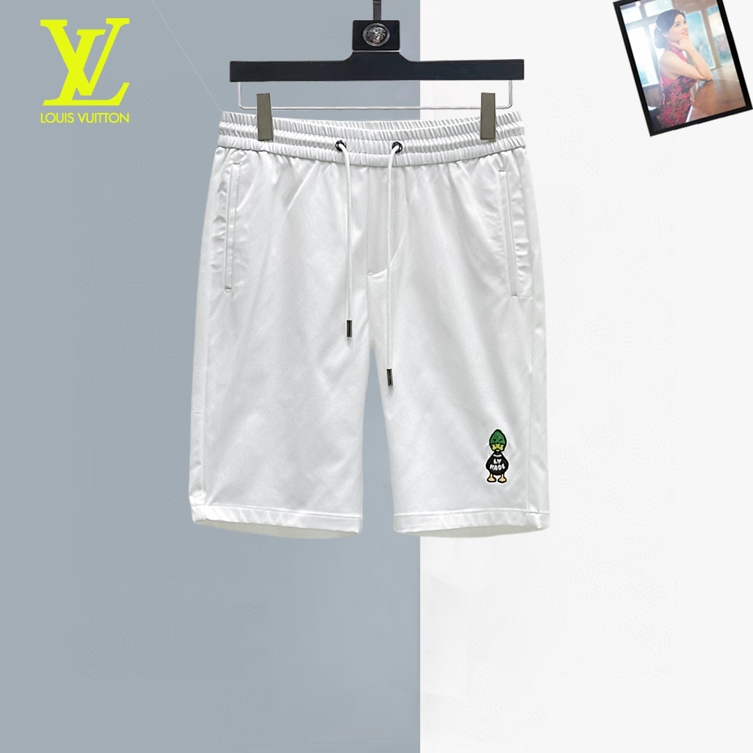 NO:930873,LV 2026ss summer new original counter casual shorts, luxury classic brand original LOGO accessories, counter best-selling style, very comfortable to wear, low-key yet luxurious, very classy to wear. Needless to say the trousers style and tailoring, the upper body is exquisite and high-end, first-class and top-quality materials. Really palace-level casual pants. The cotton of Turkey is selected for its outstanding quality. After heavy washing, the pants are very soft!  Don't be picky. The upper body is absolutely stylish and extremely luxurious. Please quote your height and weight when ordering sizes M-3XL.,,louis vuitton,shorts,19860909LV 2026ss夏季新款原单专柜休闲短裤,奢华经典品牌原版LOGO配饰 专柜热销款 身穿着非常舒适 低调不失奢华 穿出去非常有档次 裤型款式和裁剪亦无需多言 上身精致跃然高档一等一顶级质料 真正殿堂级的休闲裤 选用土耳其的棉花品质卓然,经过重水洗使得裤子很柔软！不挑人 上身绝对的有型 极度奢华. 尺码M-3XL下单报身高体重.,,louis vuitton,shorts,,Men's clothing