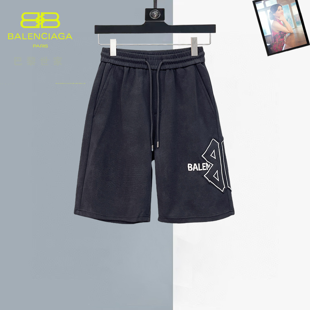 NO:930764,Balenciaga 2026ss summer new original counter casual shorts, luxury classic brand original LOGO accessories, counter best-selling style, very comfortable to wear, low-key yet luxurious, very classy to wear. Needless to say, the trousers style and tailoring. The upper body is exquisite and high-end, first-class and top-quality materials. Really palace-level casual pants. The cotton of Turkey is of outstanding quality. After heavy washing, the pants are very soft!  Don't be picky. The upper body is absolutely stylish and extremely luxurious. Please state your height and weight when ordering sizes M-3XL.,,balenciaga,shorts,19860909巴黎世家 2026ss夏季新款原单专柜休闲短裤,奢华经典品牌原版LOGO配饰 专柜热销款 身穿着非常舒适 低调不失奢华 穿出去非常有档次 裤型款式和裁剪亦无需多言 上身精致跃然高档一等一顶级质料 真正殿堂级的休闲裤 选用土耳其的棉花品质卓然,经过重水洗使得裤子很柔软！不挑人 上身绝对的有型 极度奢华. 尺码M-3XL下单报身高体重.,,balenciaga,shorts,,Men's clothing