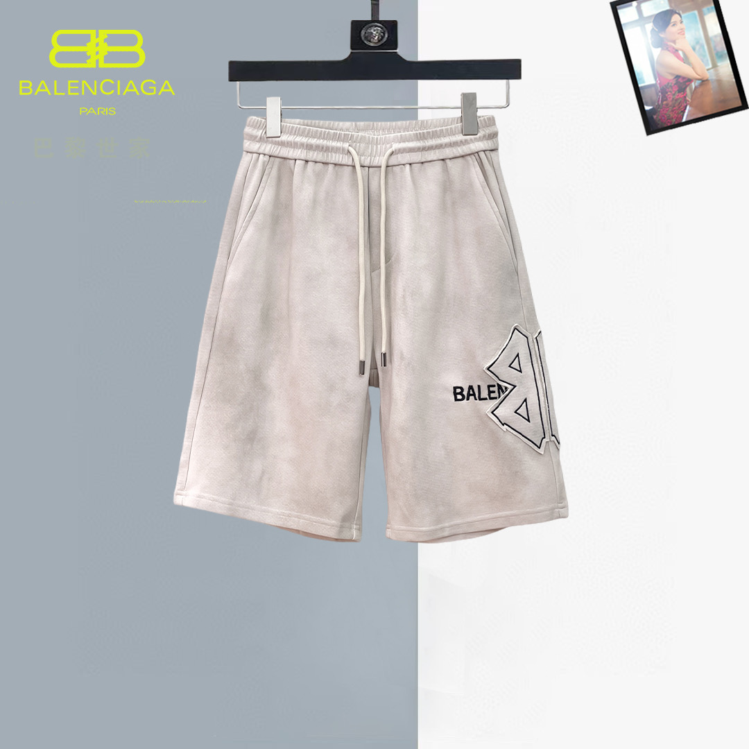 NO:930784,Balenciaga 2026ss summer new original counter casual shorts, luxury classic brand original LOGO accessories, counter best-selling style, very comfortable to wear, low-key yet luxurious, very classy to wear. Needless to say, the trousers style and tailoring. The upper body is exquisite and high-end, first-class and top-quality materials. Really palace-level casual pants. The cotton of Turkey is of outstanding quality. After heavy washing, the pants are very soft!  Don't be picky. The upper body is absolutely stylish and extremely luxurious. Please state your height and weight when ordering sizes M-3XL.,,balenciaga,shorts,19860909巴黎世家 2026ss夏季新款原单专柜休闲短裤,奢华经典品牌原版LOGO配饰 专柜热销款 身穿着非常舒适 低调不失奢华 穿出去非常有档次 裤型款式和裁剪亦无需多言 上身精致跃然高档一等一顶级质料 真正殿堂级的休闲裤 选用土耳其的棉花品质卓然,经过重水洗使得裤子很柔软！不挑人 上身绝对的有型 极度奢华. 尺码M-3XL下单报身高体重.,,balenciaga,shorts,,Men's clothing