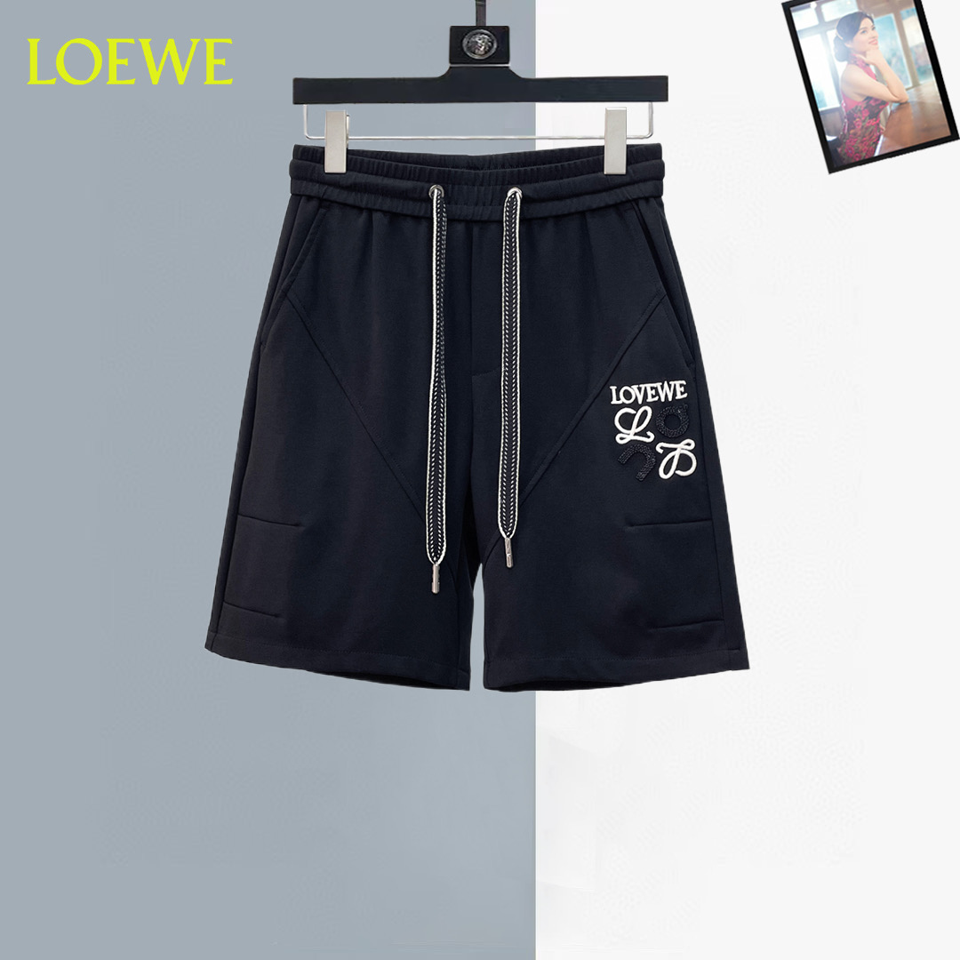 NO:930863,Loewe 2026ss summer new original counter casual shorts, luxury classic brand original LOGO accessories, counter best-selling model, very comfortable to wear, low-key yet luxurious, very classy to wear. Needless to say, the trousers style and tailoring. The upper body is exquisite and high-end, first-class and top-quality materials. Really palace-level casual trousers. The cotton of Turkey is of outstanding quality. After heavy washing, the pants are very soft!  Don't be picky, the upper body is absolutely stylish and extremely luxurious. Please quote your height and weight when ordering sizes M-3XL.,,loewe,shorts,19860909罗意威 2026ss夏季新款原单专柜休闲短裤,奢华经典品牌原版LOGO配饰 专柜热销款 身穿着非常舒适 低调不失奢华 穿出去非常有档次 裤型款式和裁剪亦无需多言 上身精致跃然高档一等一顶级质料 真正殿堂级的休闲裤 选用土耳其的棉花品质卓然,经过重水洗使得裤子很柔软！不挑人 上身绝对的有型 极度奢华. 尺码M-3XL下单报身高体重.,,loewe,shorts,,Men's clothing