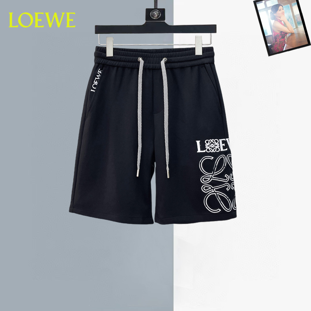 NO:930891,Loewe 2026ss summer new original counter casual shorts, luxury classic brand original LOGO accessories, counter best-selling model, very comfortable to wear, low-key yet luxurious, very classy to wear. Needless to say, the trousers style and tailoring. The upper body is exquisite and high-end, first-class and top-quality materials. Really palace-level casual trousers. The cotton of Turkey is of outstanding quality. After heavy washing, the pants are very soft!  Don't be picky, the upper body is absolutely stylish and extremely luxurious. Please quote your height and weight when ordering sizes M-3XL.,,loewe,shorts,19860909罗意威 2026ss夏季新款原单专柜休闲短裤,奢华经典品牌原版LOGO配饰 专柜热销款 身穿着非常舒适 低调不失奢华 穿出去非常有档次 裤型款式和裁剪亦无需多言 上身精致跃然高档一等一顶级质料 真正殿堂级的休闲裤 选用土耳其的棉花品质卓然,经过重水洗使得裤子很柔软！不挑人 上身绝对的有型 极度奢华. 尺码M-3XL下单报身高体重.,,loewe,shorts,,Men's clothing