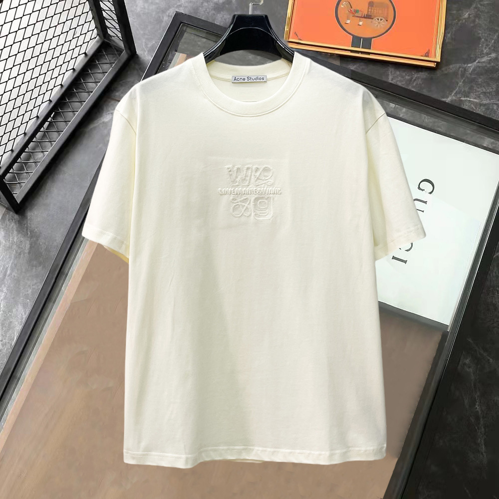 NO:849884,Balenciaga's high-end version of top-notch products 2026 spring and summer new debut counter, the latest short-sleeved round-neck T-shirt, high-end custom design, avant-garde and fashionable!  The brand logo is designed with heavy craftsmanship. High-end customized 260g fabric. Soft to the touch. Comfortable to wear. Exquisite stitching at the counter level. Fine workmanship. The upper body effect is incomparably handsome!  A must-have item for men and women alike!  Please state your height and weight when placing an order in sizes S～XXL. The maximum wearing capacity is 210 pounds (one size larger), balenciaga, T-shirt, tees, t-shirt,19860909巴黎世家 高版本顶级货品2026春夏新款首发专柜最新款短袖圆领T恤 高端订制 设计前卫时尚！品牌logo重工艺设计 高端定制260克面料.手感柔软.穿着舒适.专柜级别精致车线.做工精细.上身效果无敌帅气！男女同款情侣必备单品！码数S～XXL下单报身高体重 最大穿210斤(偏大一码),,balenciaga,T-shirt,tees，t-shirt,,Men's clothing