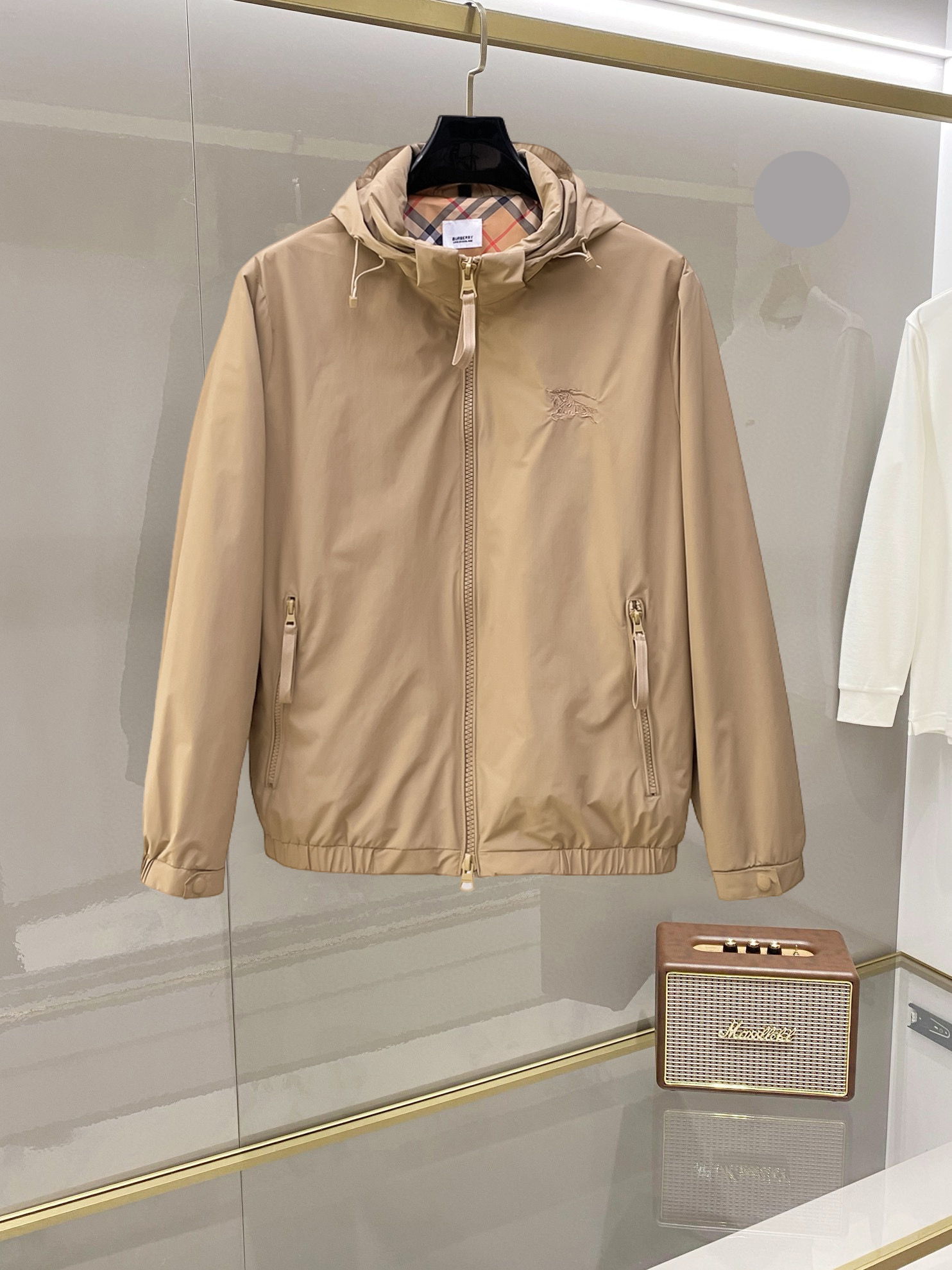 NO:955632,The same style is available on Burberry’s official website, and will be released simultaneously!  2026 spring new men's leather jackets, high-end version with complete three-standard original order!  Custom-made fabrics at the counter are highly breathable and comfortable, with impeccable details and brand element design concepts, reflecting high quality. It feels delicate and soft!  It presents a casual cut and the upper body shape is awesome!  Size M～3XL, the maximum weight is 200 pounds, please state your height and weight when placing an order.,,burberry,jackets & coats,jackets & coats,leather jacket,19860909巴宝莉 官网同款,同步发售！2026开春新款男士夹克皮衣外套,原单三标齐全高端版本！专柜定制面料 透气舒适度高,细节无可挑剔,品牌元素设计理念,体现高品质.手感细腻柔软！呈现休闲裁剪,上身版型超赞！码数M～3XL最大穿200斤,下单报身高体重.,,burberry,jackets & coats,jackets & coats,leather jacket,,Men's clothing