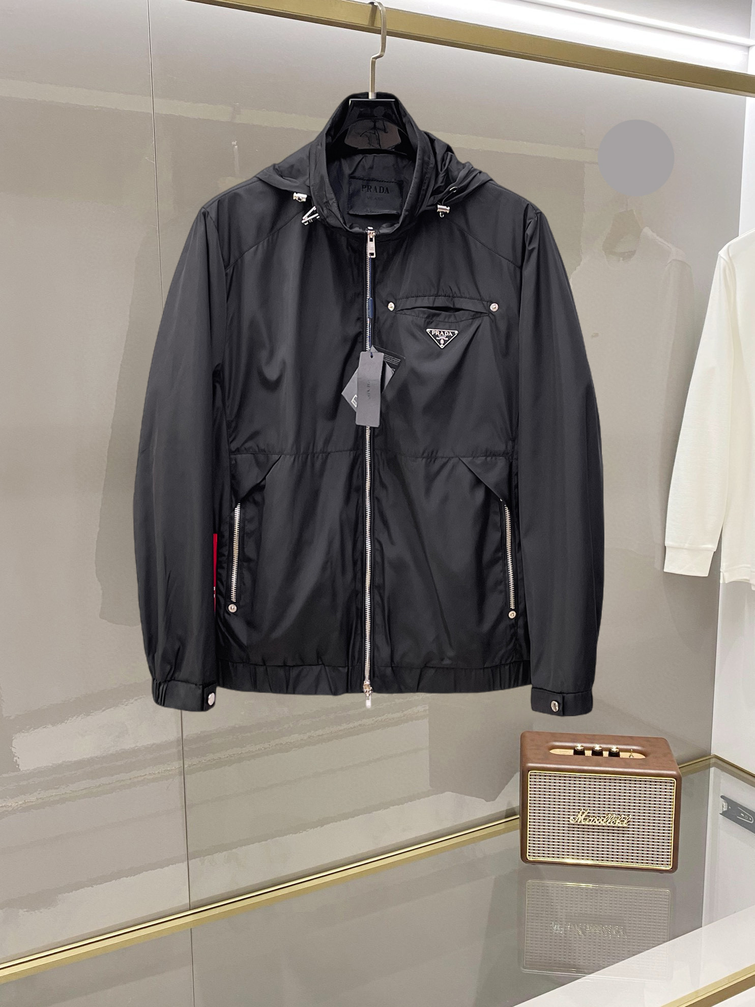 NO:955640,Same style as Prada (hidden hat) official website, sold simultaneously!  2026 spring new men's leather jackets, high-end version with complete three-standard original order!  Custom-made fabrics at the counter are highly breathable and comfortable, with impeccable details and brand element design concepts, reflecting high quality. It feels delicate and soft!  It presents a casual cut and the upper body shape is awesome!  Size M～3XL, the maximum weight is 200 pounds, please state your height and weight when placing an order.,,prada,jackets & coats,jackets & coats,leather jacket,hats,19860909普拉达 (隐藏帽)官网同款,同步发售！2026开春新款男士夹克皮衣外套,原单三标齐全高端版本！专柜定制面料 透气舒适度高,细节无可挑剔,品牌元素设计理念,体现高品质.手感细腻柔软！呈现休闲裁剪,上身版型超赞！码数M～3XL最大穿200斤,下单报身高体重.,,prada,jackets & coats,jackets & coats,leather jacket,hats,,Men's clothing