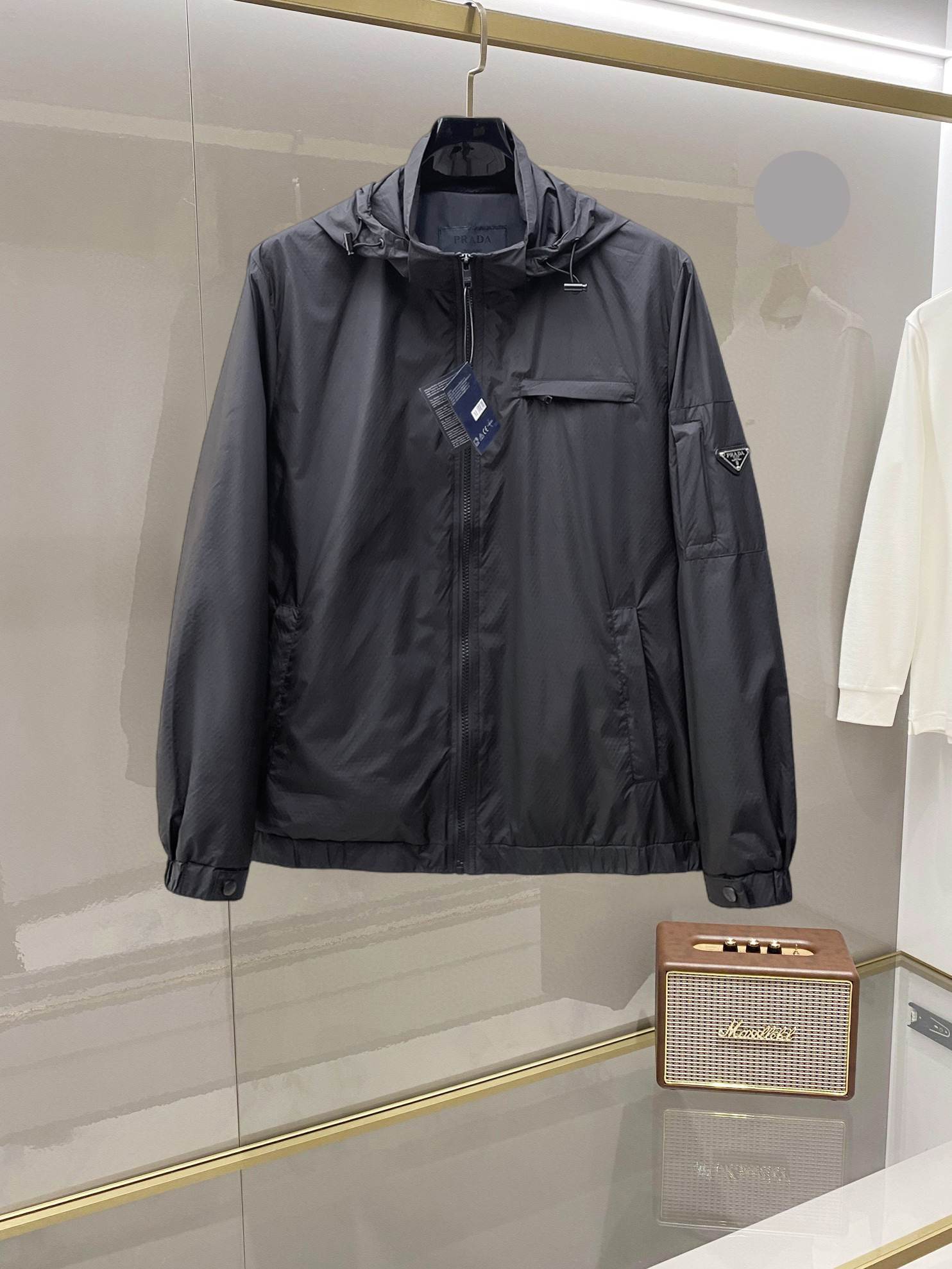 NO:955665,Same style as Prada official website, on sale simultaneously!  2026 spring new men's leather jackets, high-end version with complete three-standard original order!  Custom-made fabrics at the counter are highly breathable and comfortable, with impeccable details and brand element design concepts, reflecting high quality. It feels delicate and soft!  It presents a casual cut and the upper body shape is awesome!  Sizes M～3XL can be worn up to 200 pounds. Please state your height and weight when placing an order.,,prada,jackets & coats,jackets & coats,leather jacket,19860909普拉达 官网同款,同步发售！2026开春新款男士夹克皮衣外套,原单三标齐全高端版本！专柜定制面料 透气舒适度高,细节无可挑剔,品牌元素设计理念,体现高品质.手感细腻柔软！呈现休闲裁剪,上身版型超赞！码数M～3XL最大穿200斤,下单报身高体重.,,prada,jackets & coats,jackets & coats,leather jacket,,Men's clothing
