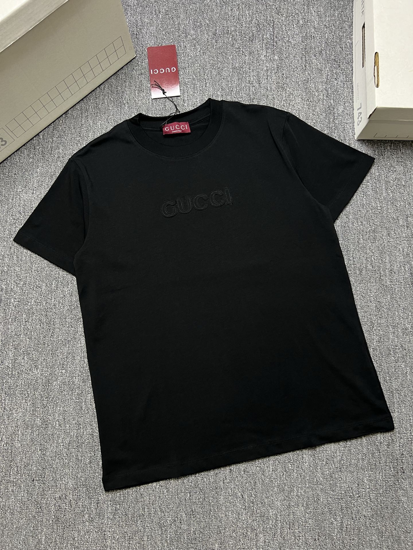 NO:731072,GUCCI short-sleeved T-shirt color black white size: xs-L a fabric 280g, gucci, T-shirt, tees, t-shirt,19860909年后 GUCCI 短袖T恤 颜色黑色白色 尺码: xs-L a面料280g,,gucci,T-shirt,tees，t-shirt,,Men's clothing