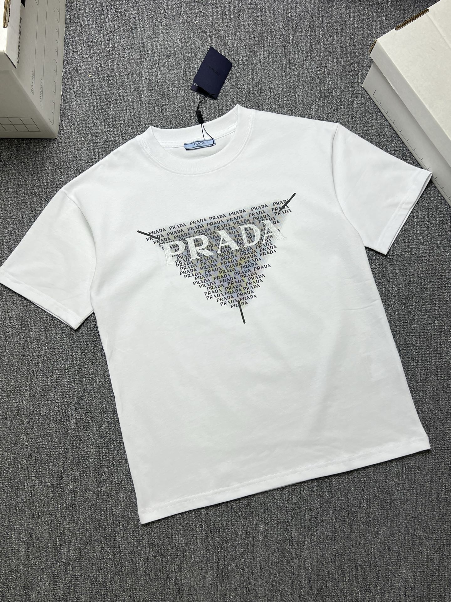 NO:746248,PRADA short-sleeved T-shirt color black white size: xs-L b fabric 320g, prada, T-shirt, tees, t-shirt,19860909年后 PRADA 短袖T恤 颜色黑色白色 尺码: xs-L b面料320g,,prada,T-shirt,tees，t-shirt,,Men's clothing