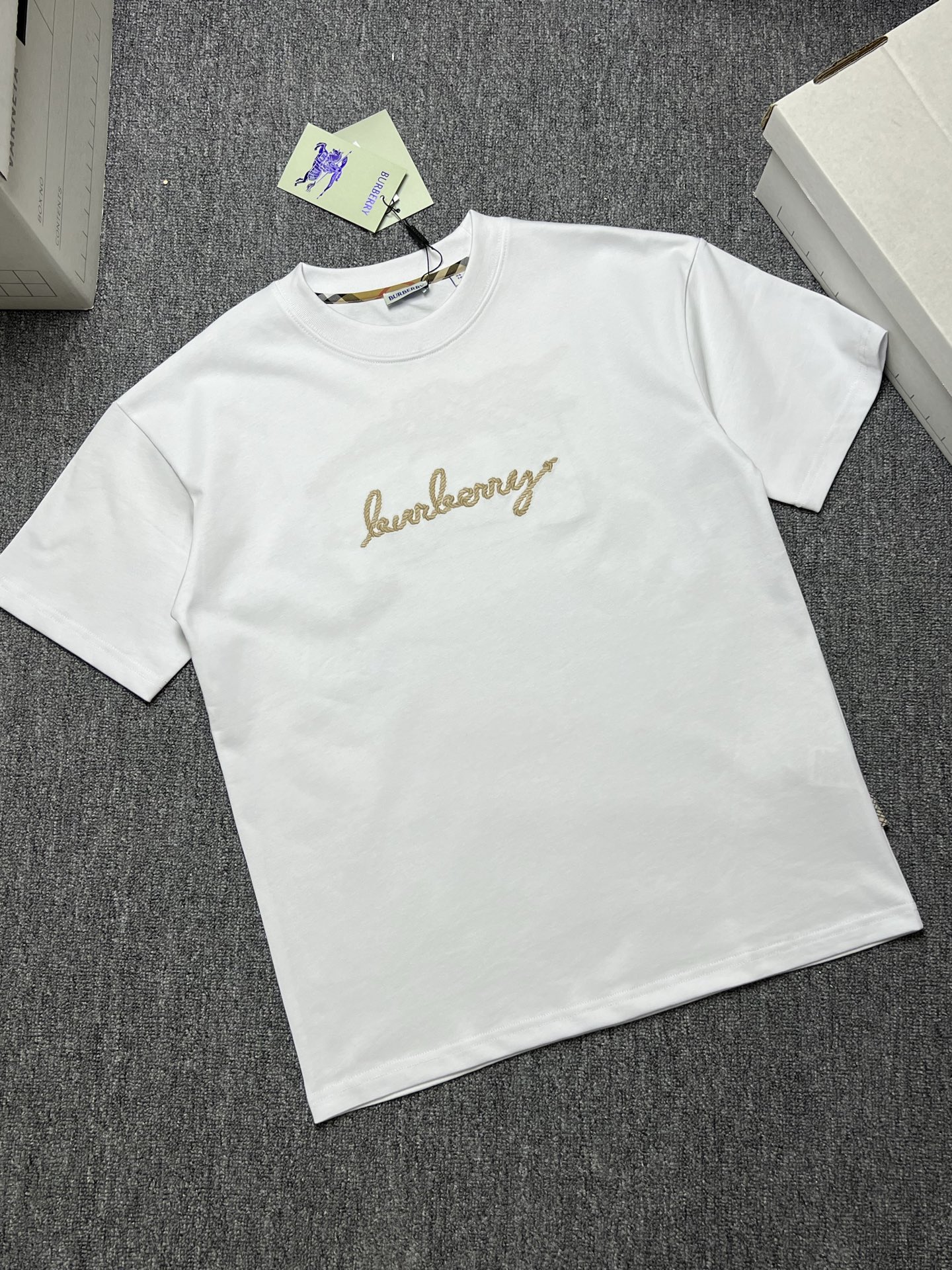 NO:731102,BERBURRY short-sleeved T-shirt color black white size: xs-L b fabric 320g, burberry, T-shirt, tees, t-shirt,19860909年后 BERBURRY 短袖T恤 颜色黑色白色 尺码: xs-L b面料320g,,burberry,T-shirt,tees，t-shirt,,Men's clothing