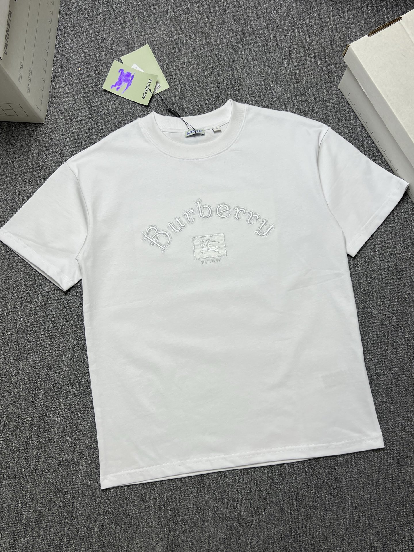 NO:731107,BERBURRY short-sleeved T-shirt color black white size: xs-L b fabric 320g, burberry, T-shirt, tees, t-shirt,19860909年后 BERBURRY 短袖T恤 颜色黑色白色 尺码: xs-L b面料320g,,burberry,T-shirt,tees，t-shirt,,Men's clothing