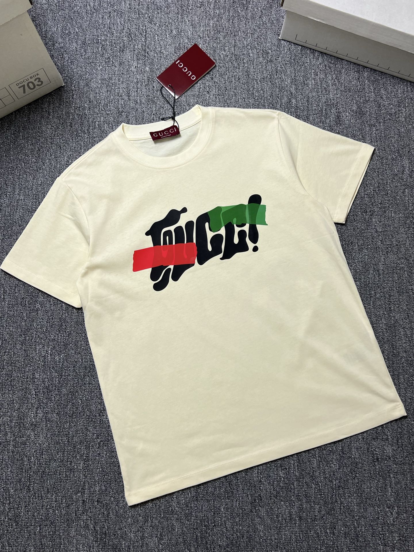 NO:731017,GUCCI short-sleeved T-shirt color black white size xs-L a fabric 280g, gucci, T-shirt, tees, t-shirt,19860909年后 GUCCI 短袖T恤 颜色黑色白色 尺码xs-L a面料280g,,gucci,T-shirt,tees，t-shirt,,Men's clothing