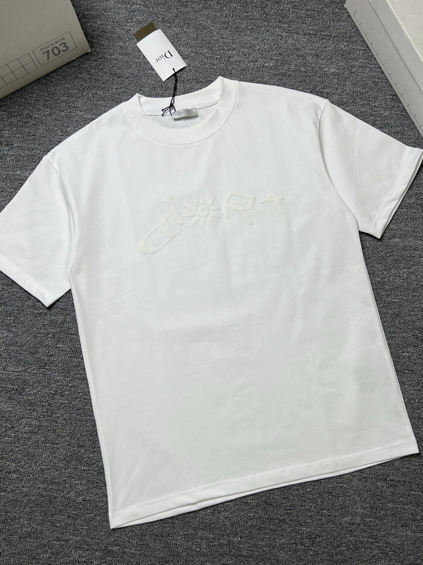 NO:731127,Years later DIOR short-sleeved T-shirt color black white size: s-xl b fabric 300g, dior, T-shirt, tees, t-shirt,19860909年后 DIOR 短袖T恤 颜色黑色白色 尺码:s-xl b面料300g,,dior,T-shirt,tees，t-shirt,,Men's clothing