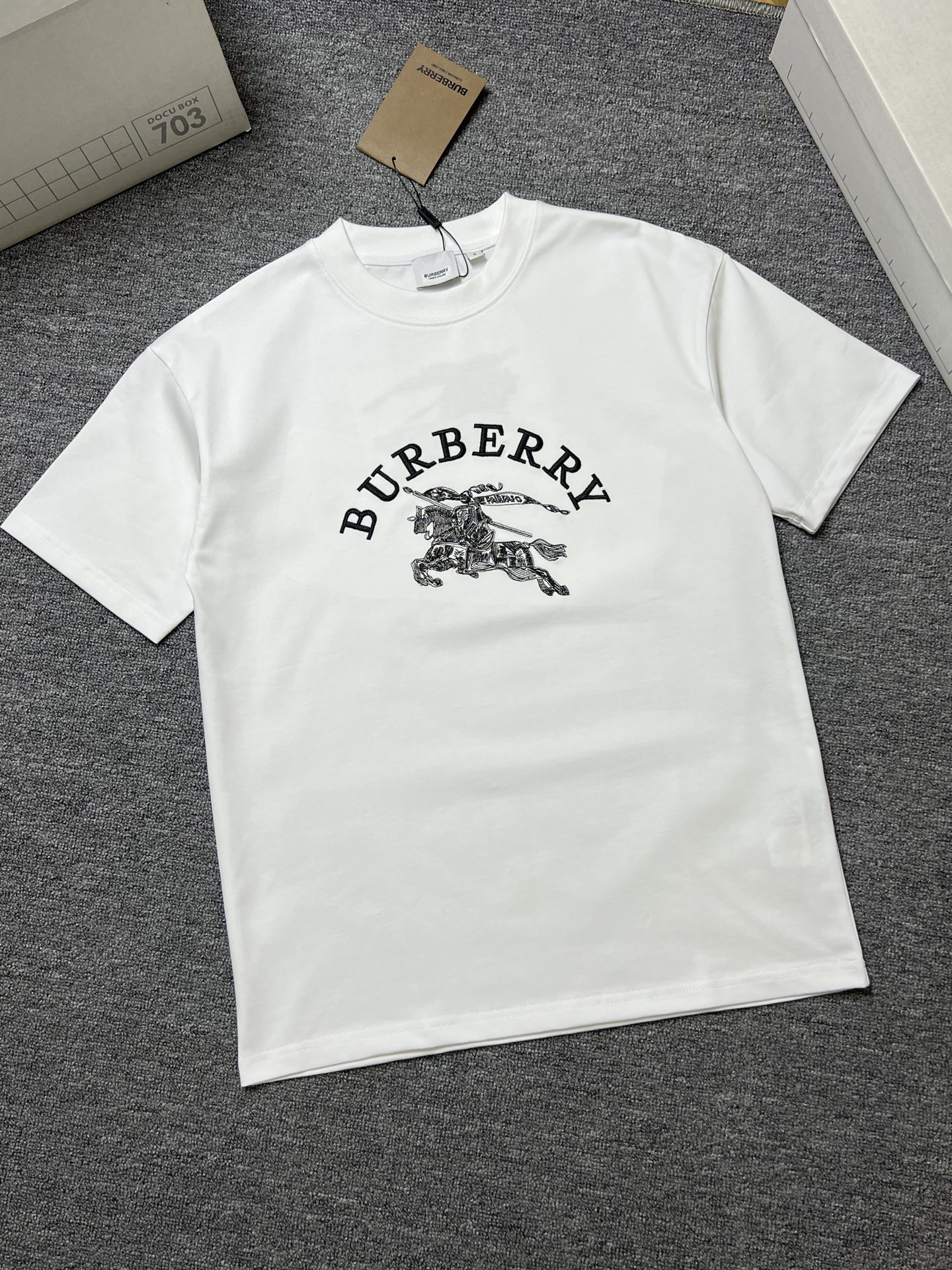 NO:746221,Years later BURBERRY short-sleeved T-shirt color black white size: s-xl b fabric 300g, burberry, T-shirt, tees, t-shirt,19860909年后 BURBERRY 短袖T恤 颜色黑色白色 尺码:s-xl b面料300g,,burberry,T-shirt,tees，t-shirt,,Men's clothing