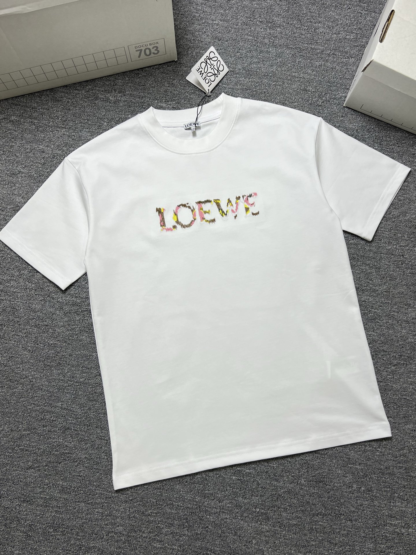 NO:746239,LOEWE short-sleeved T-shirt color black white size: S-XL b fabric 300g, loewe, T-shirt, tees, t-shirt,19860909年后 LOEWE 短袖T恤 颜色黑色 白色 尺码:S-XL b面料300g,,loewe,T-shirt,tees，t-shirt,,Men's clothing