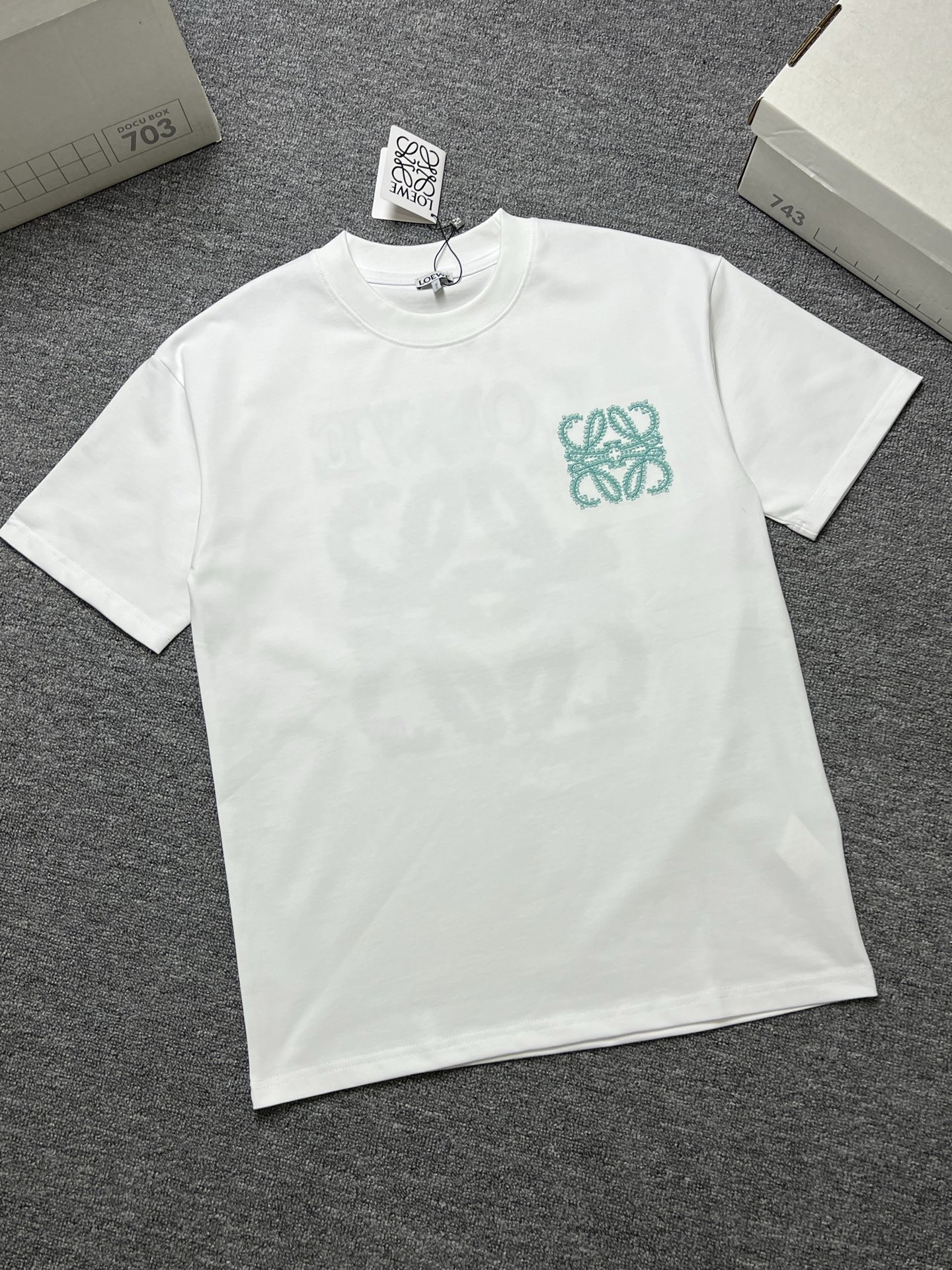 NO:731018,Years later LOEWE short-sleeved T-shirt color black white size: s-xl b fabric 300g, loewe, T-shirt, tees, t-shirt,19860909年后 LOEWE 短袖T恤 颜色黑色 白色 尺码:s-xl b面料300g,,loewe,T-shirt,tees，t-shirt,,Men's clothing