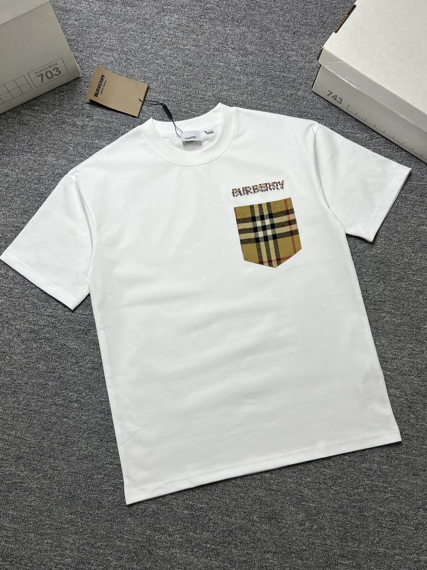 NO:731010,Years later BURBERRY short-sleeved T-shirt color black white size: s-xl b fabric 300g, burberry, T-shirt, tees, t-shirt,19860909年后 BURBERRY 短袖T恤 颜色黑色 白色 尺码:s-xl b面料300g,,burberry,T-shirt,tees，t-shirt,,Men's clothing